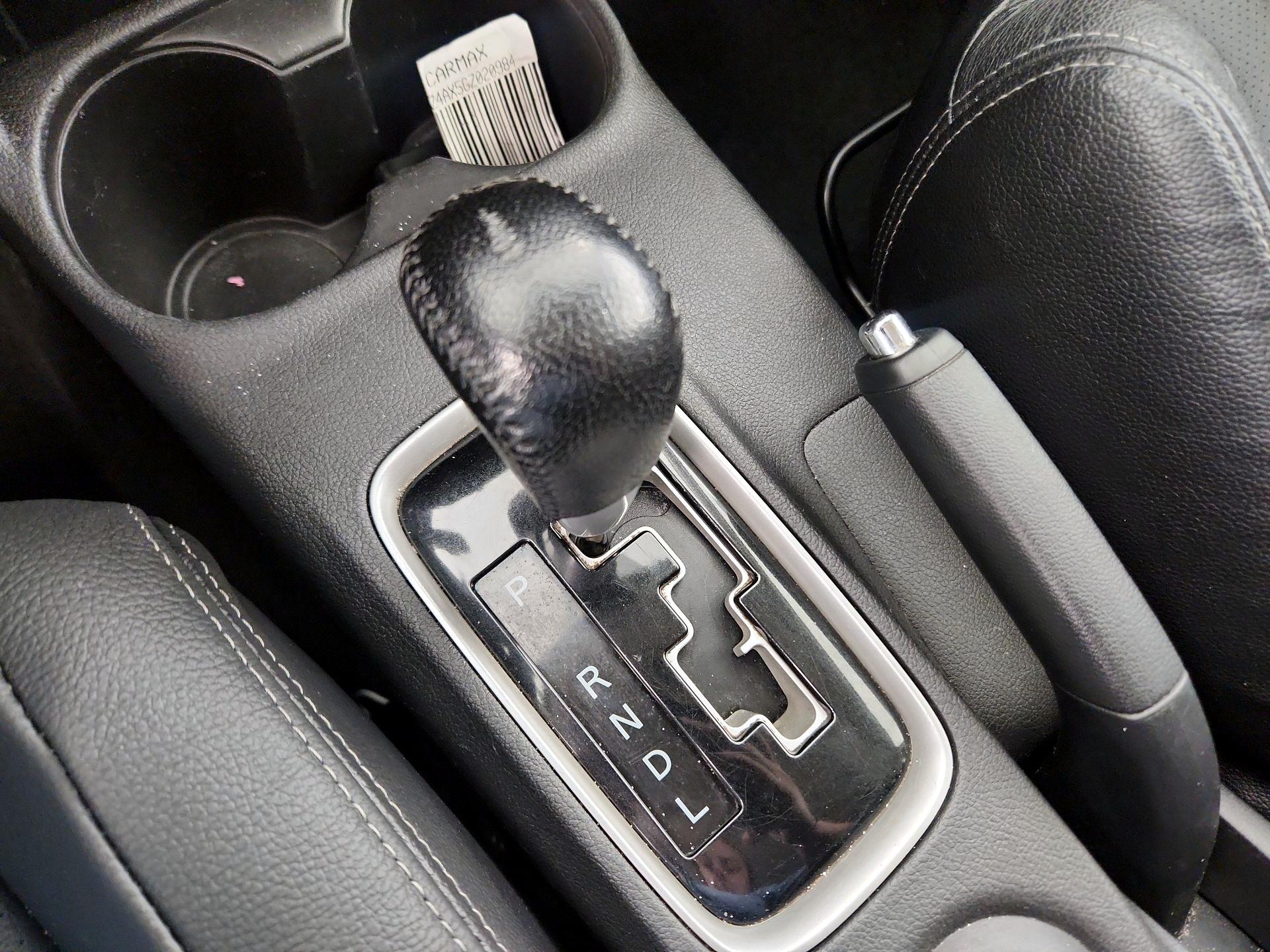 Thumbnail: 2016 Mitsubishi Outlander - 17