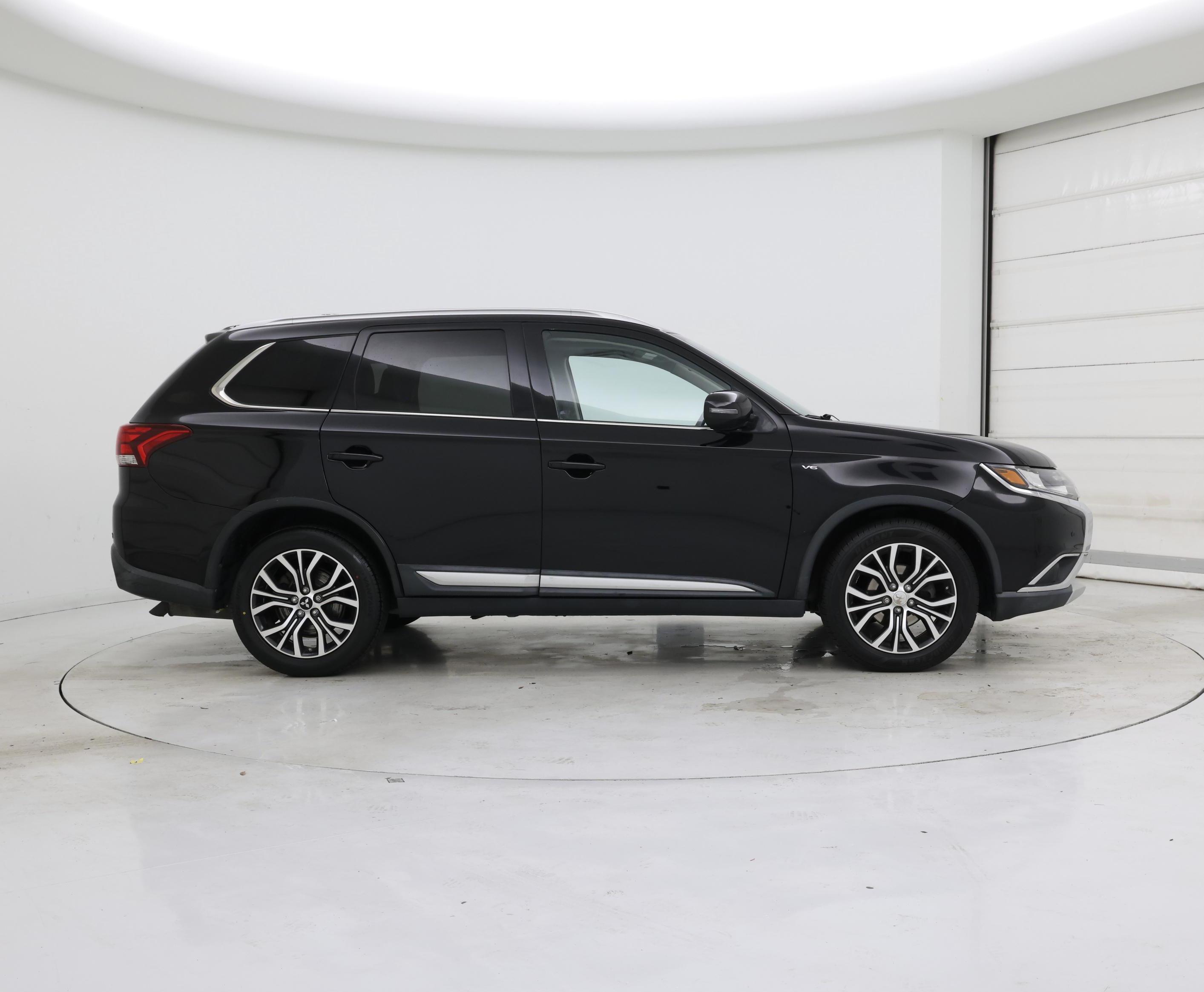 Thumbnail: 2016 Mitsubishi Outlander - 7