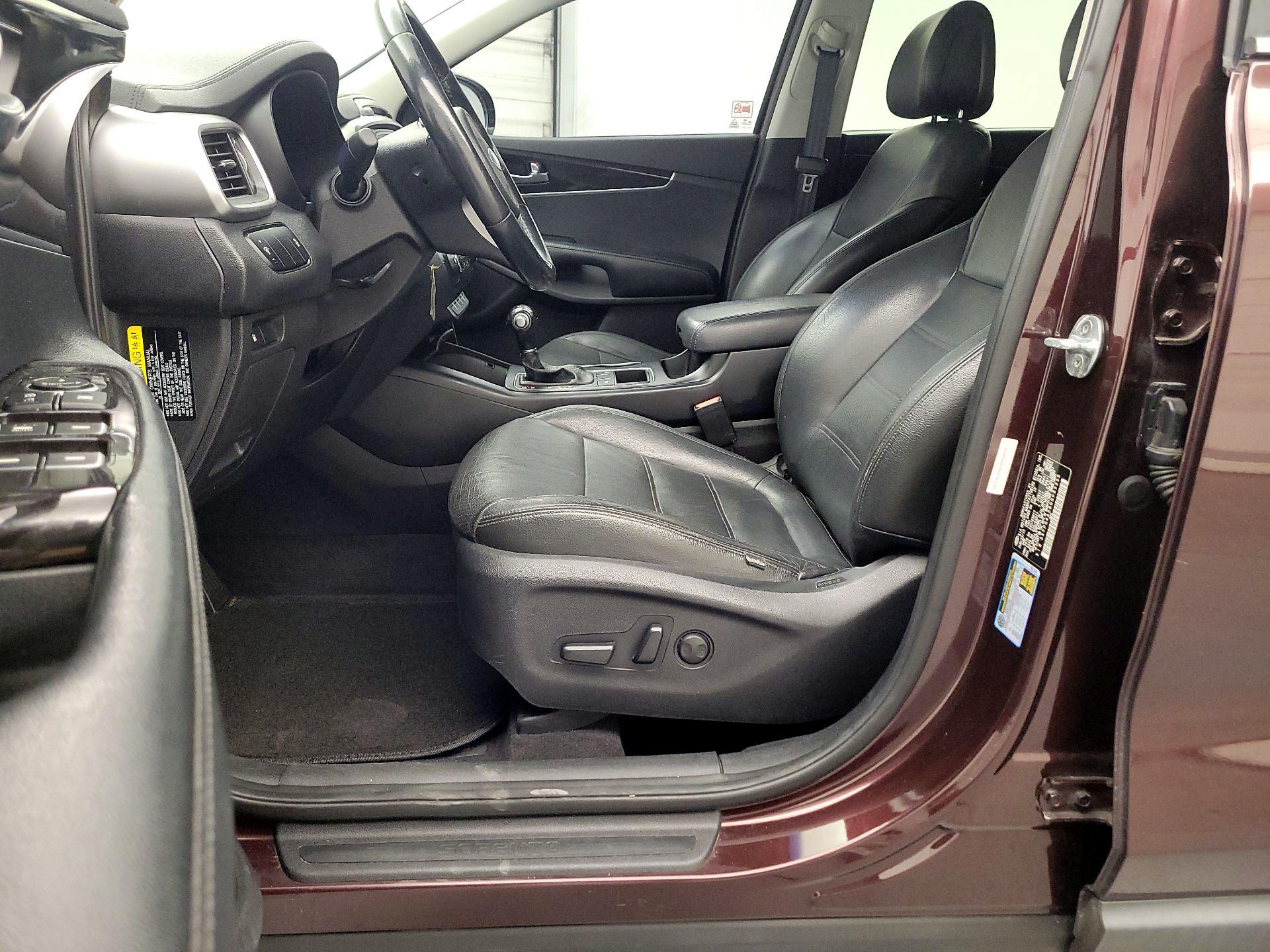 Thumbnail: 2016 Kia Sorento - 11