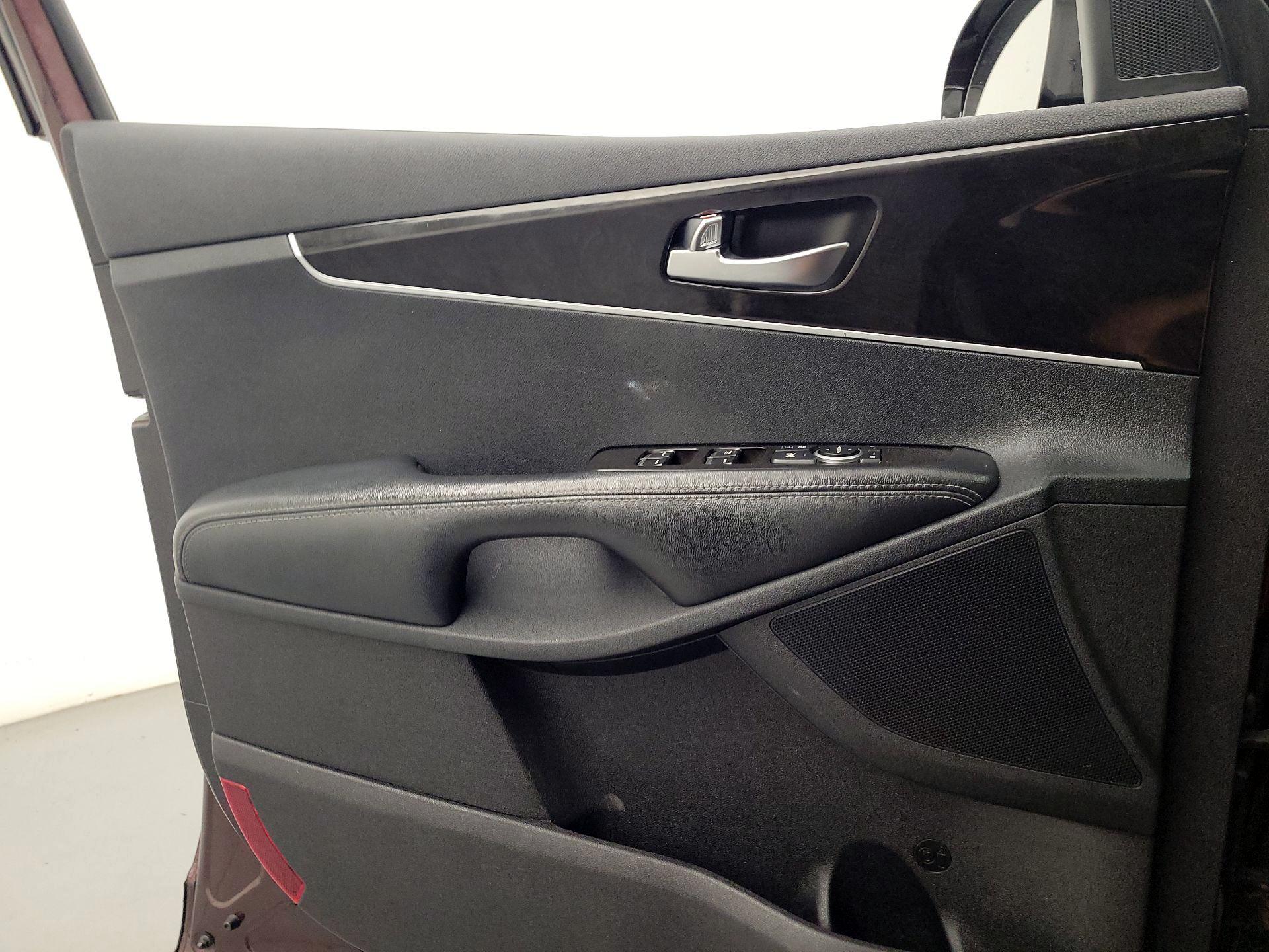 Thumbnail: 2016 Kia Sorento - 12