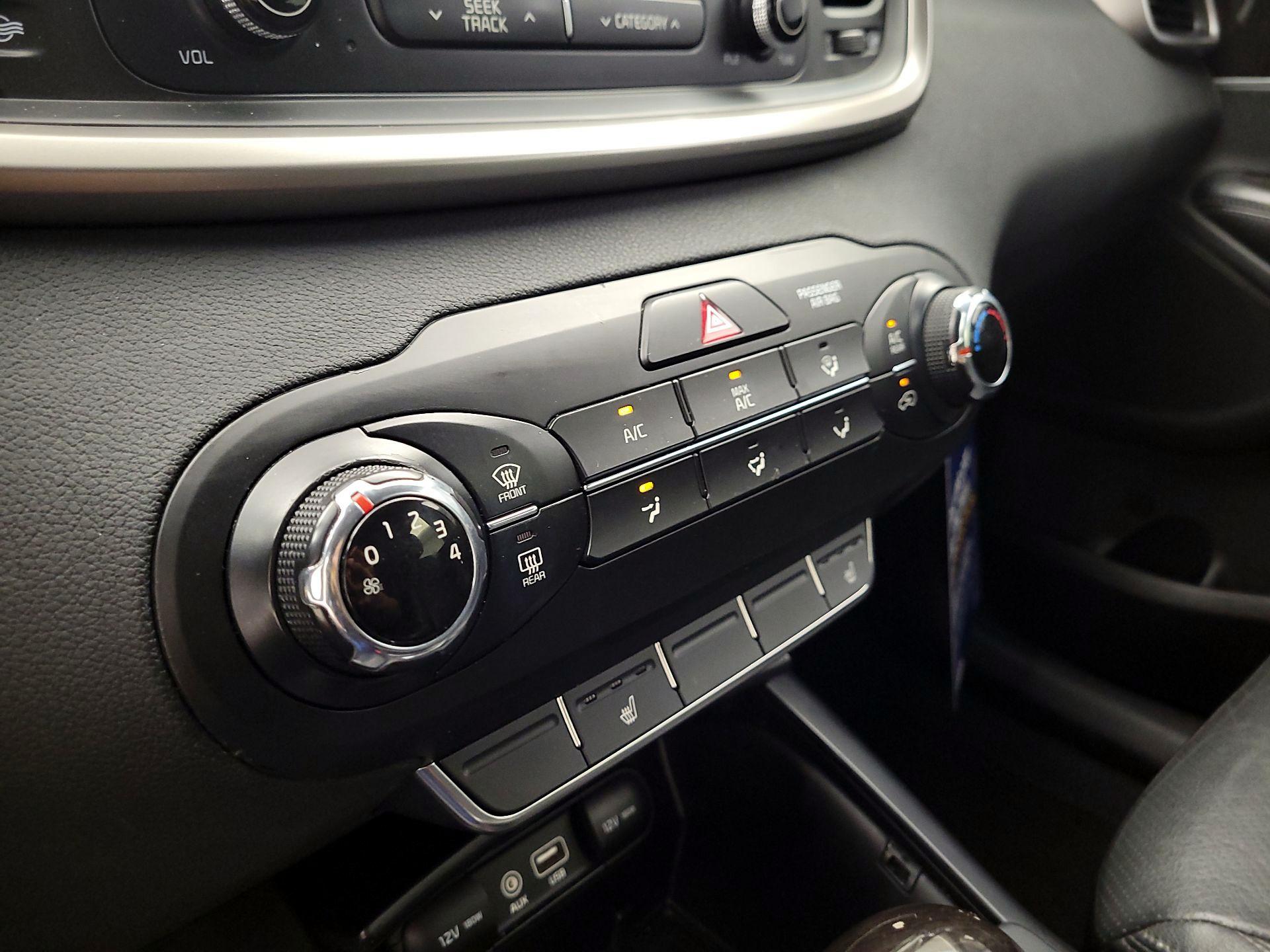 Thumbnail: 2016 Kia Sorento - 14