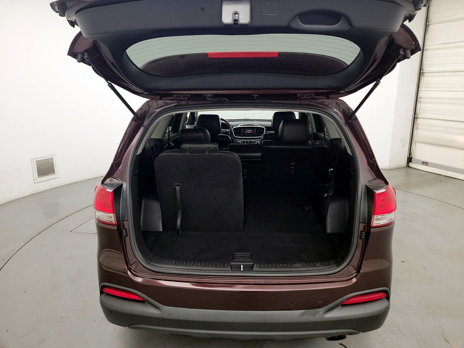 Thumbnail: 2016 Kia Sorento - 16