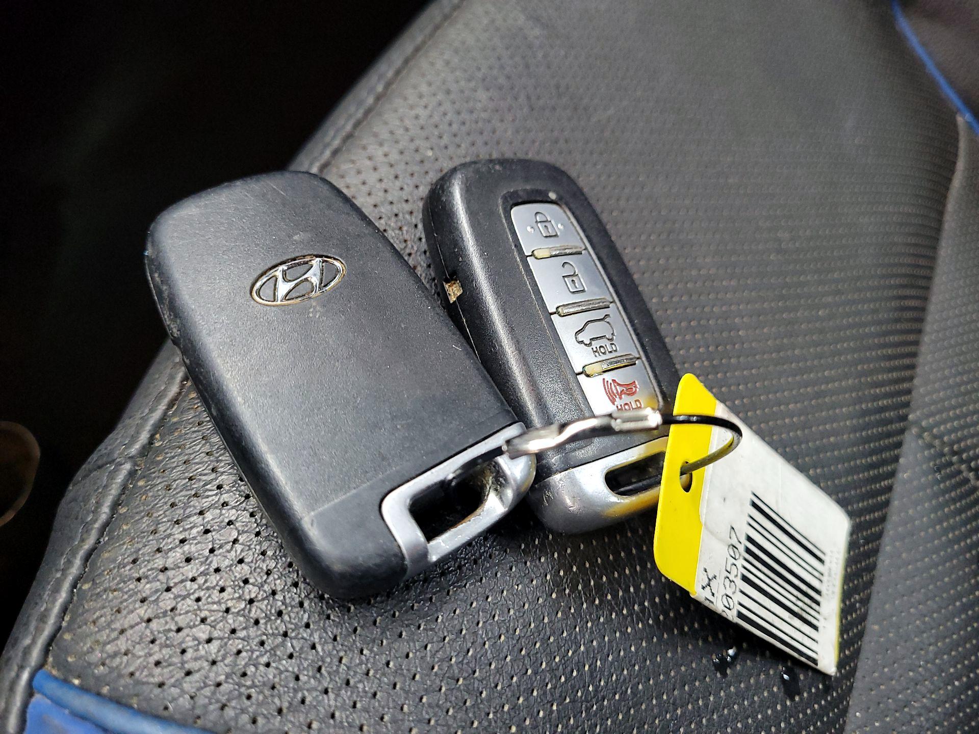 Thumbnail: 2014 Hyundai Veloster - 18