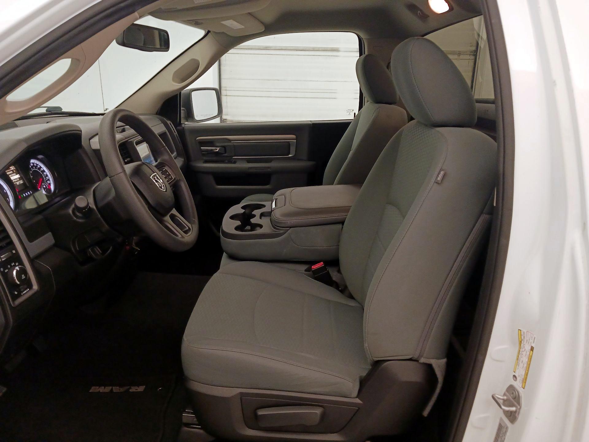 Thumbnail: 2019 RAM 1500 Classic - 9