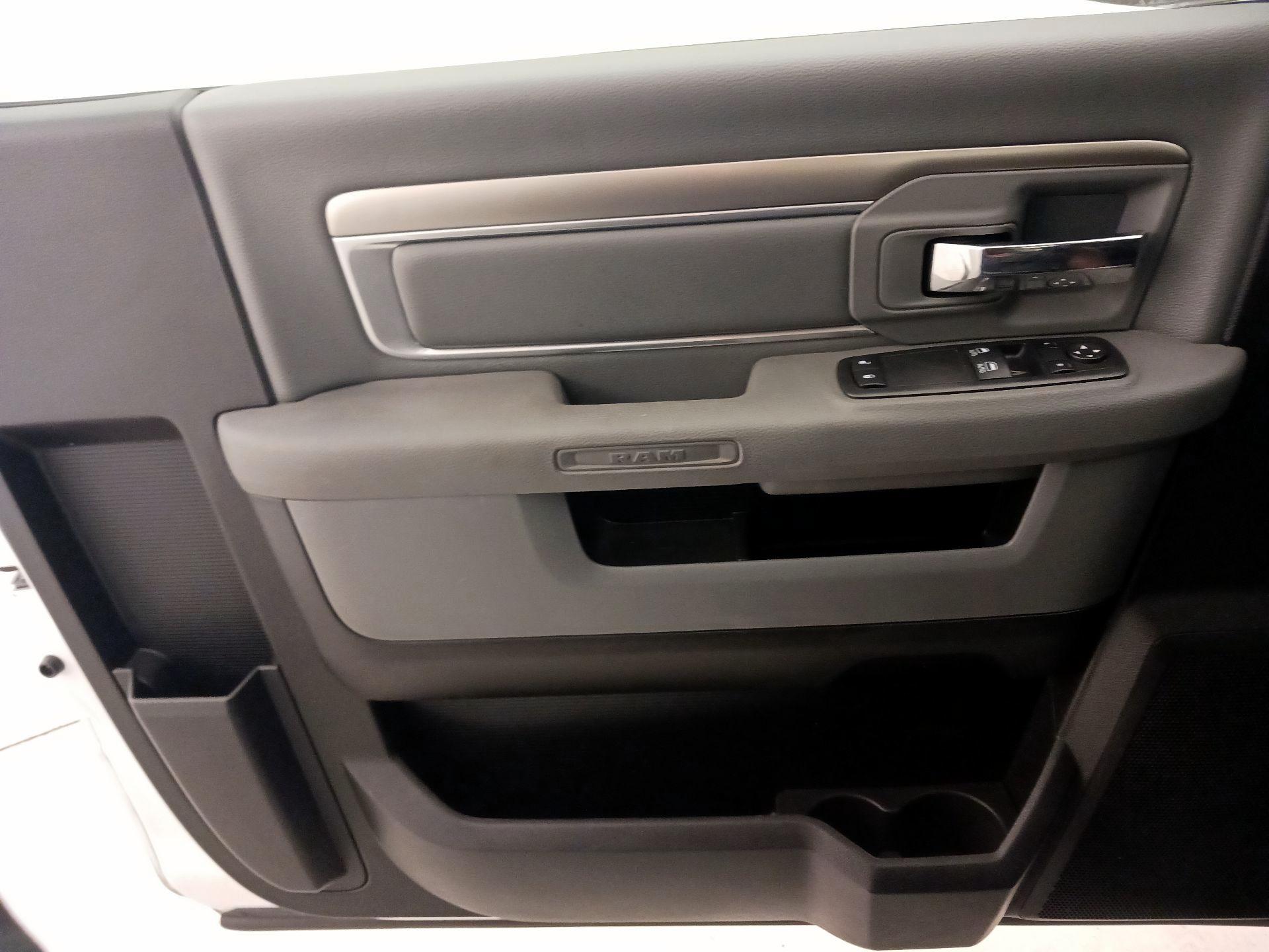 Thumbnail: 2019 RAM 1500 Classic - 10