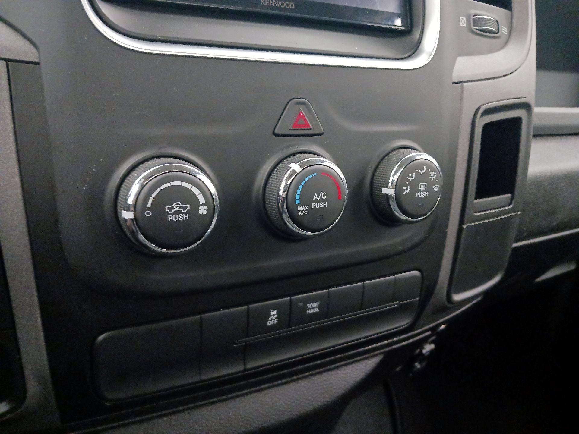 Thumbnail: 2019 RAM 1500 Classic - 14