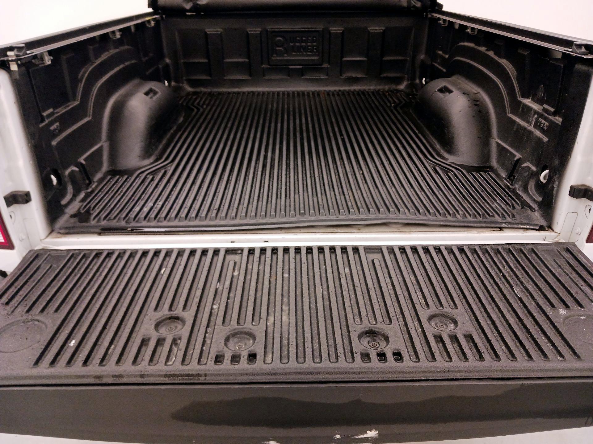 Thumbnail: 2019 RAM 1500 Classic - 17
