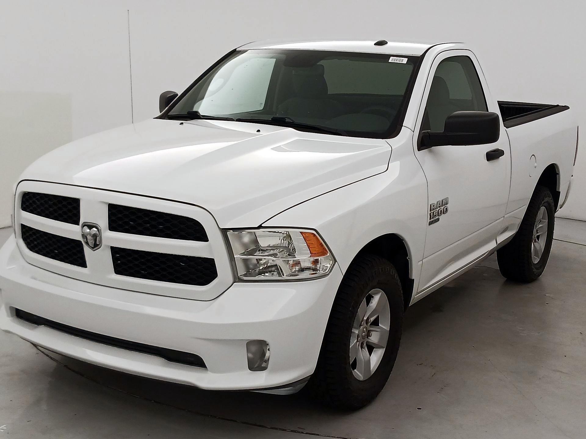 Thumbnail: 2019 RAM 1500 Classic - 3