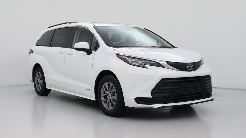 2021 Toyota Sienna LE Hero Image