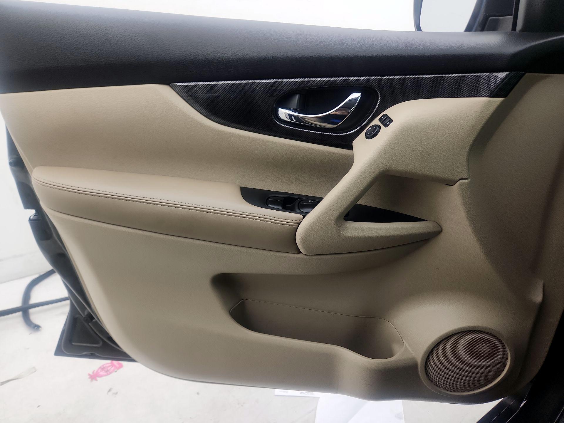 Thumbnail: 2016 Nissan Rogue - 12
