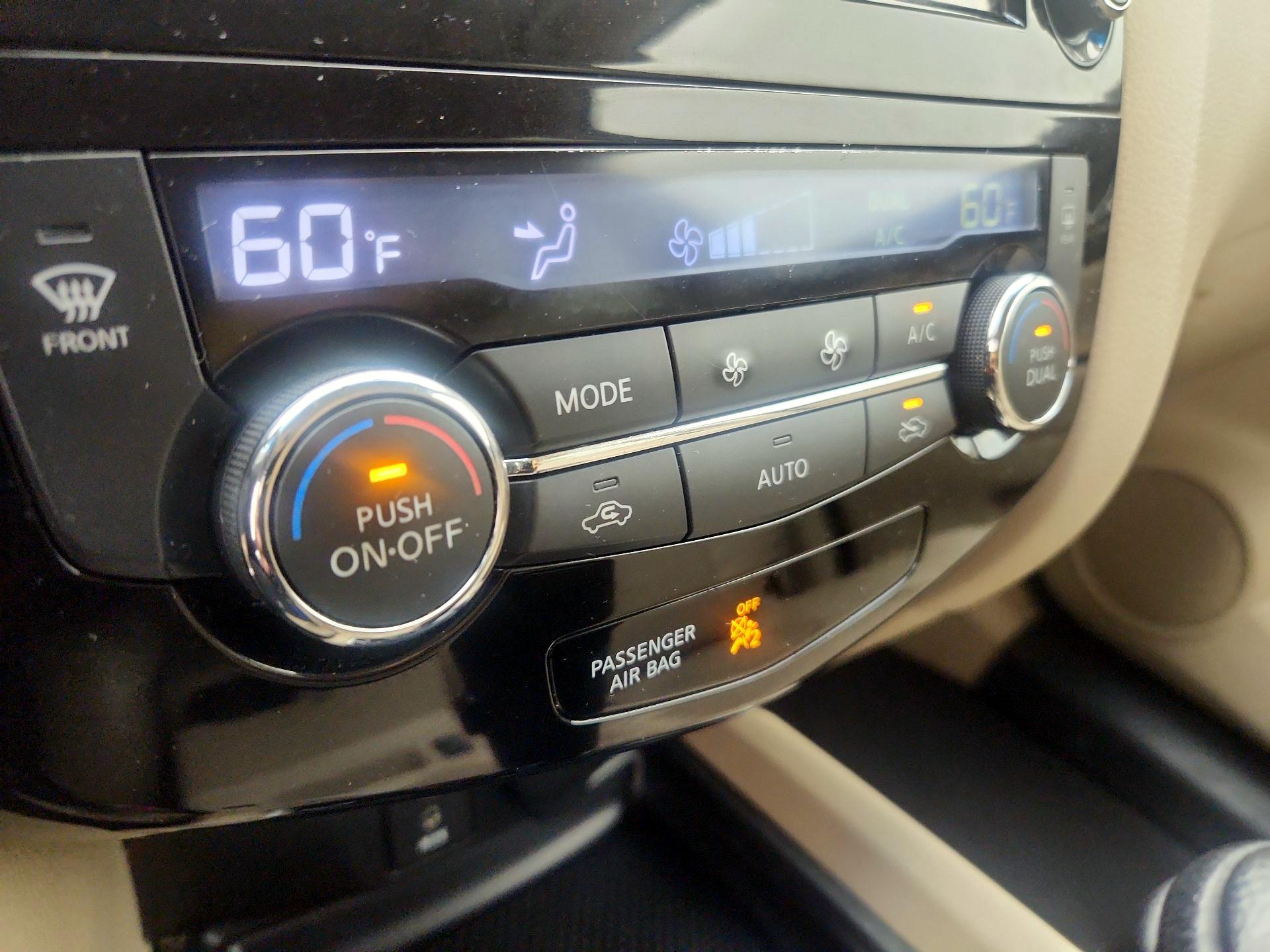 Thumbnail: 2016 Nissan Rogue - 17