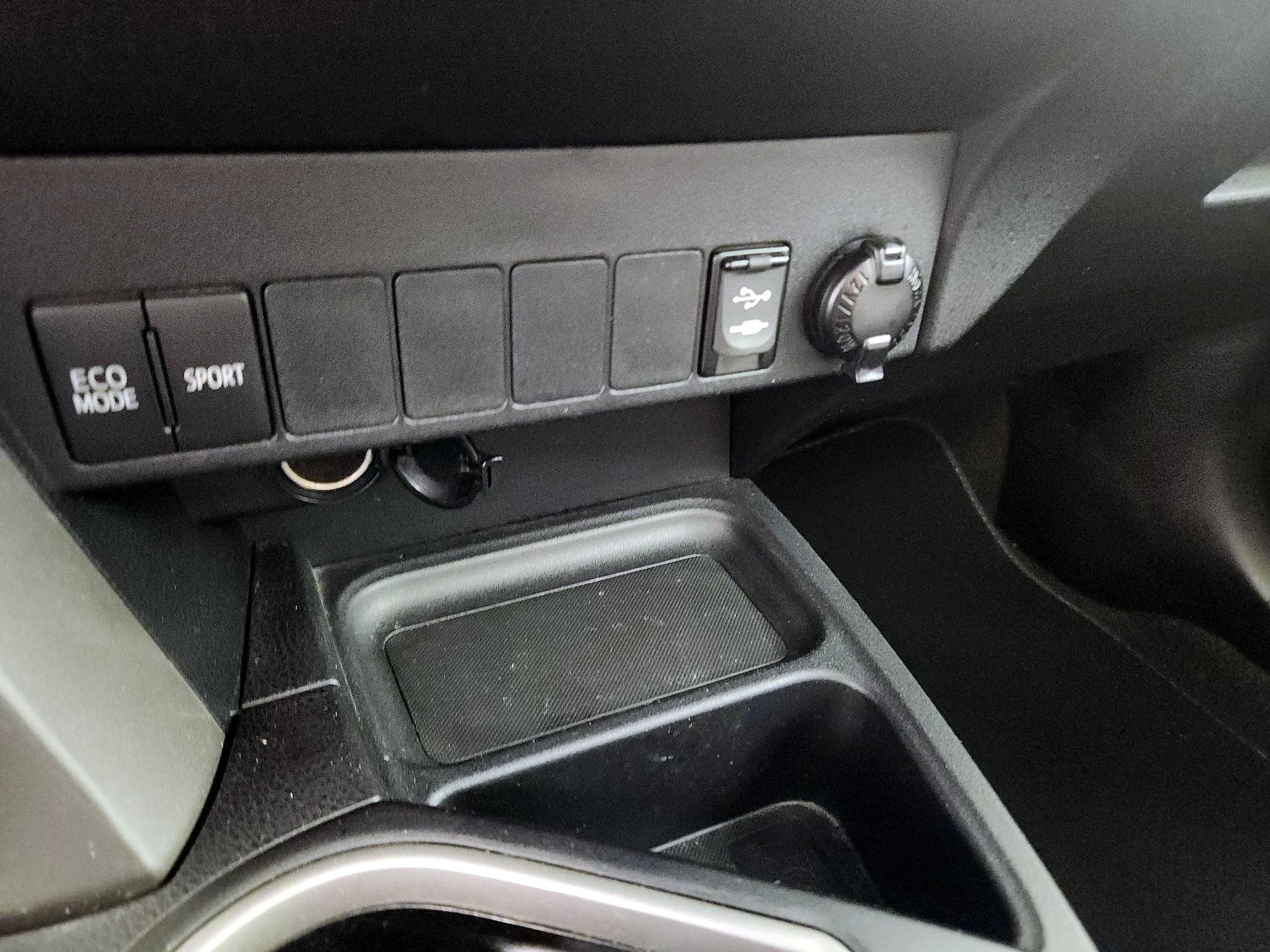 Thumbnail: 2018 Toyota RAV4 - 18