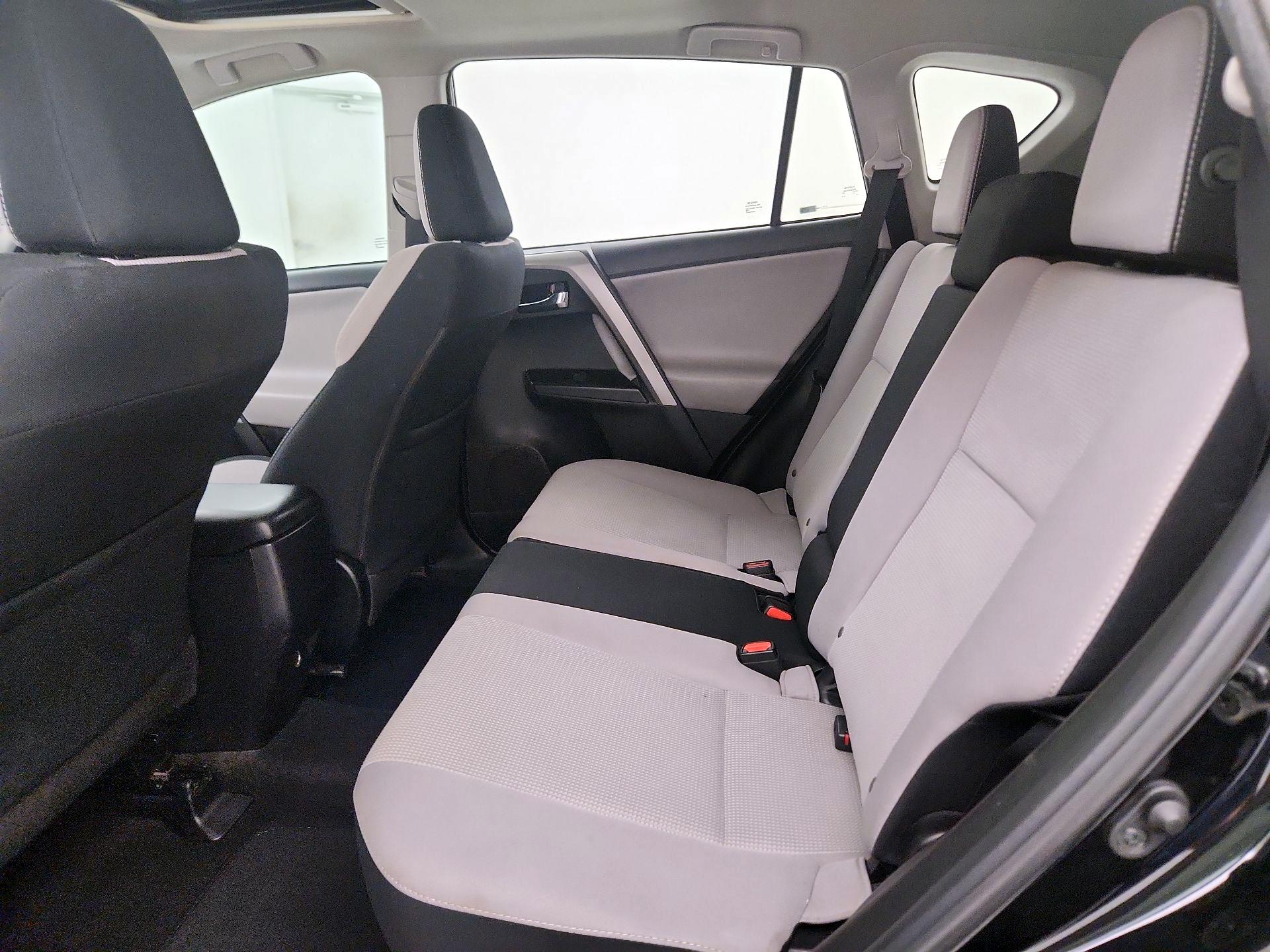 Thumbnail: 2018 Toyota RAV4 - 20
