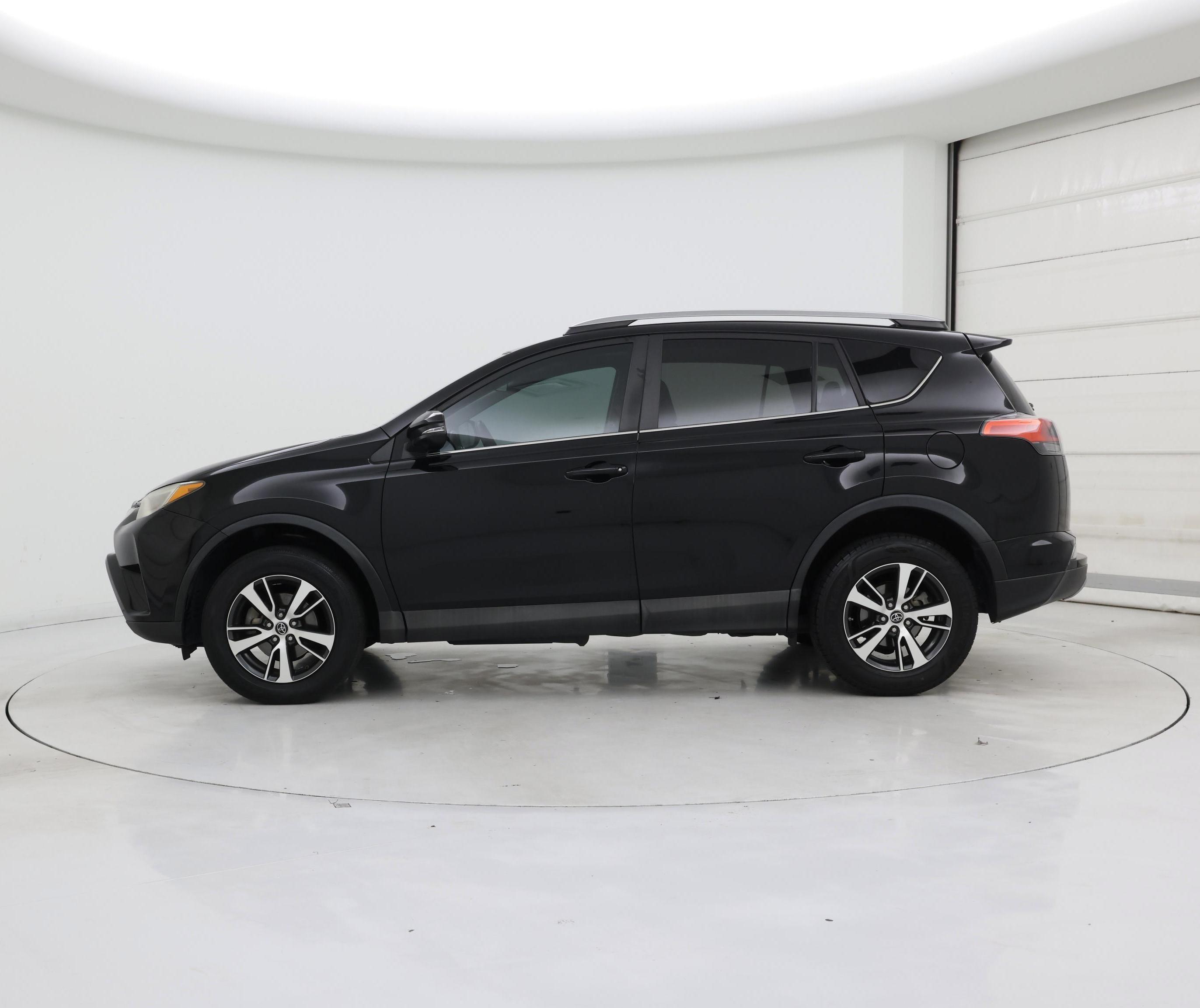 Thumbnail: 2018 Toyota RAV4 - 3