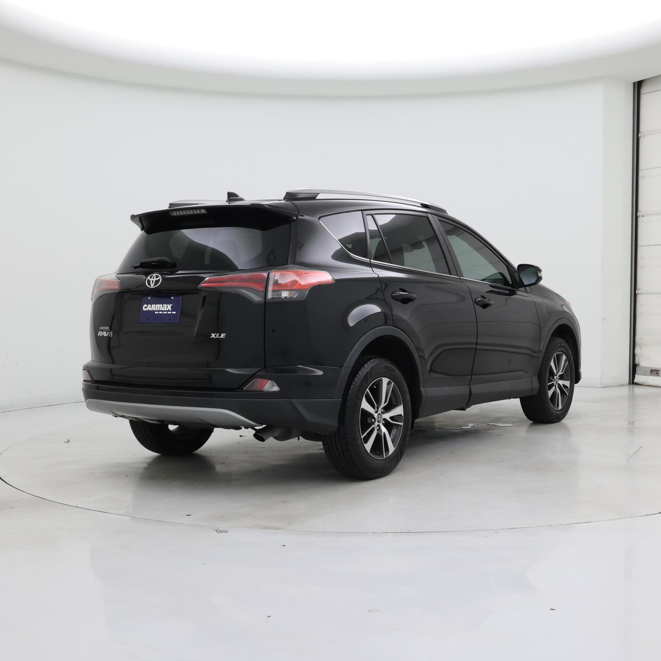 Thumbnail: 2018 Toyota RAV4 - 8
