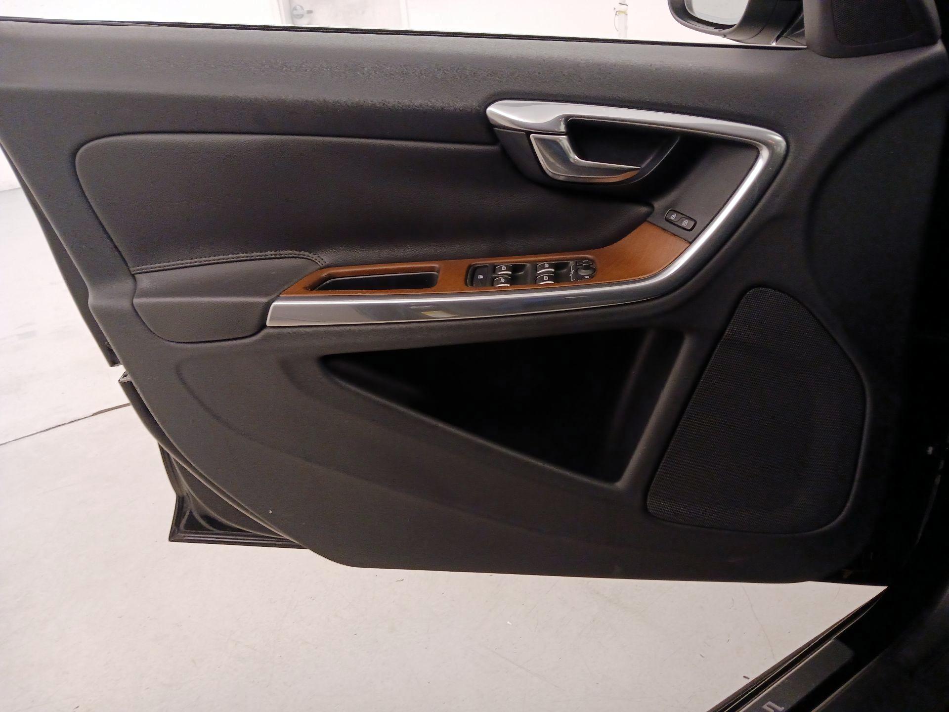 Thumbnail: 2016 Volvo S60 - 12