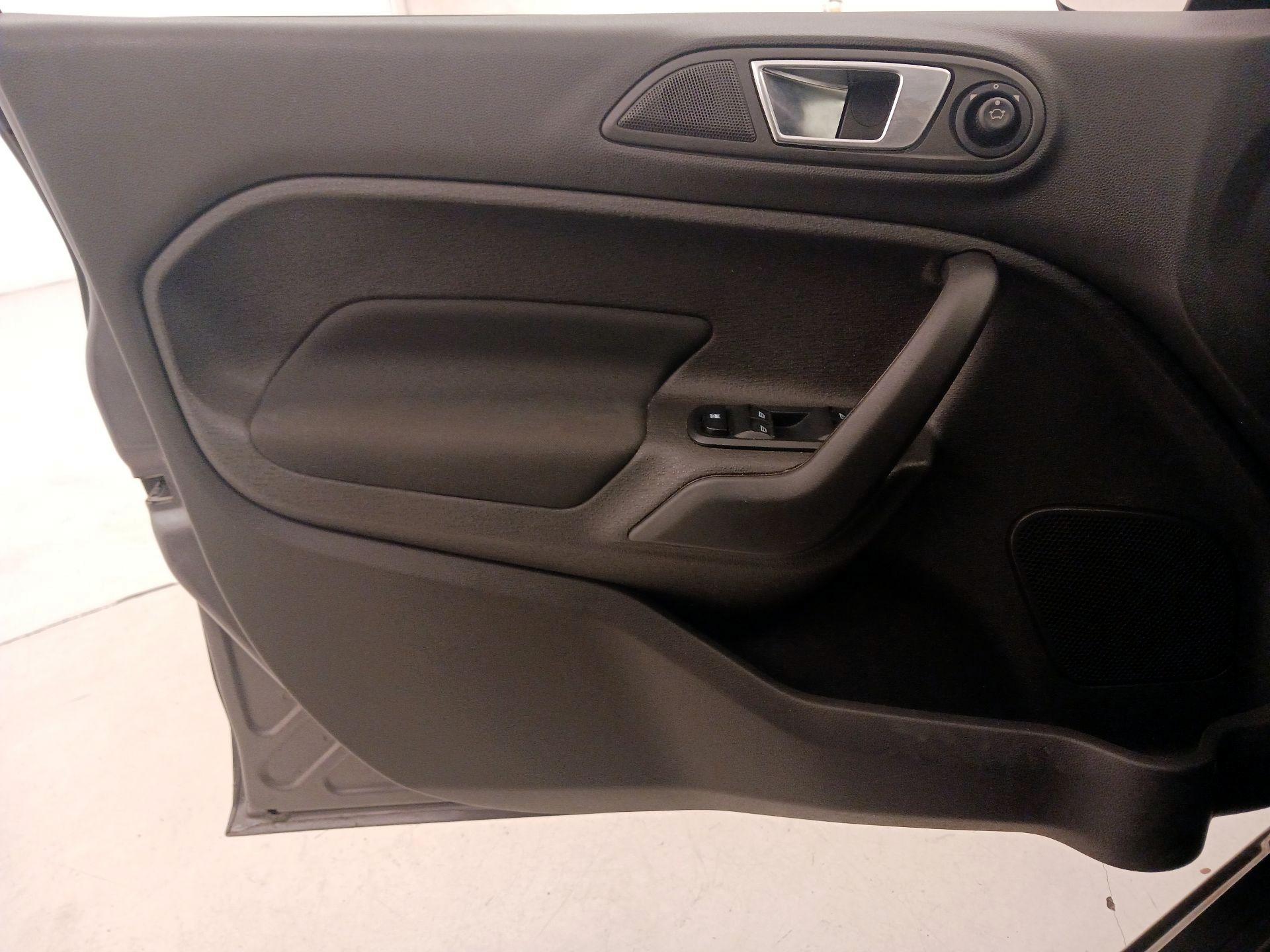 Thumbnail: 2014 Ford Fiesta - 12