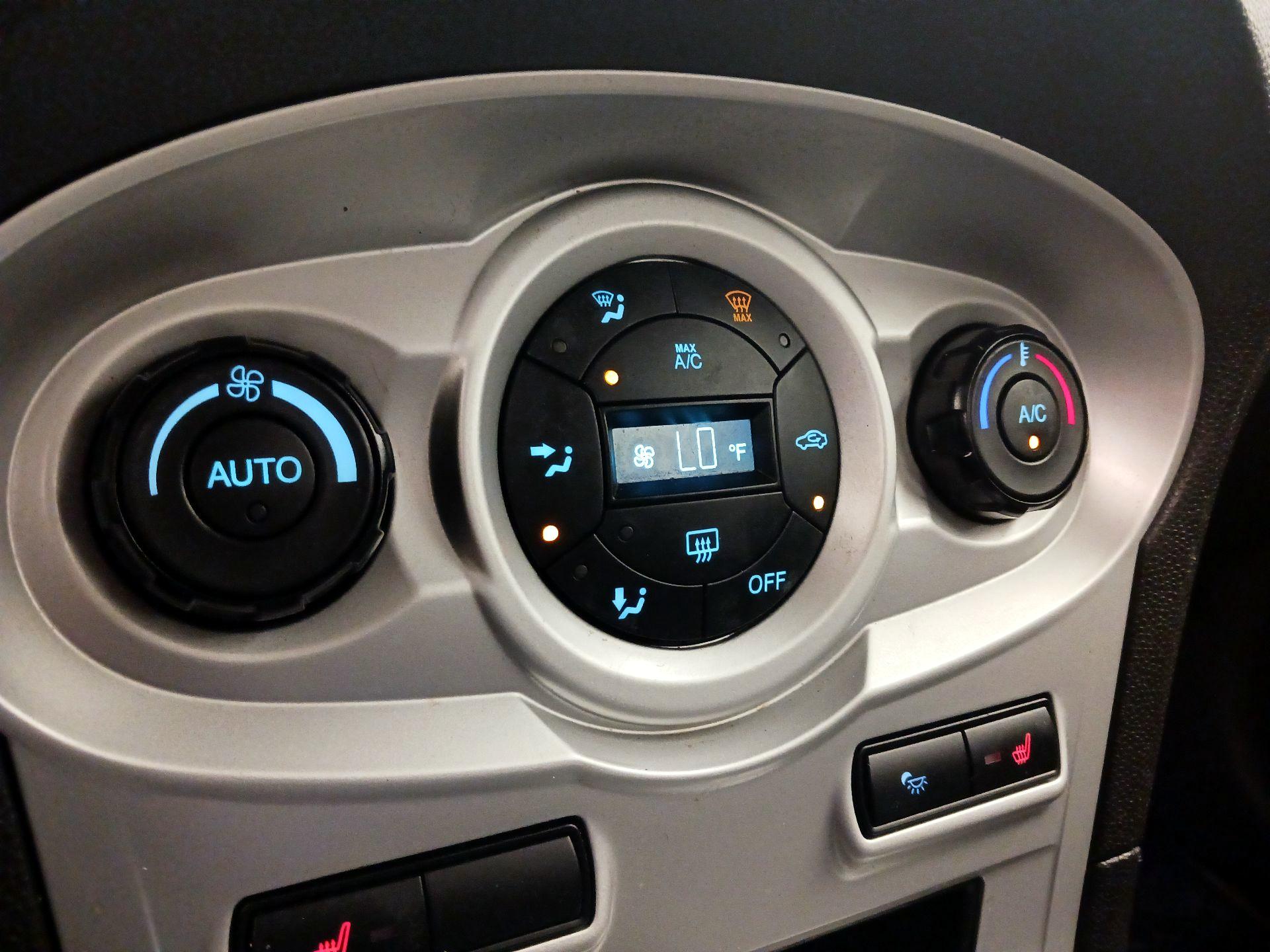 Thumbnail: 2014 Ford Fiesta - 15