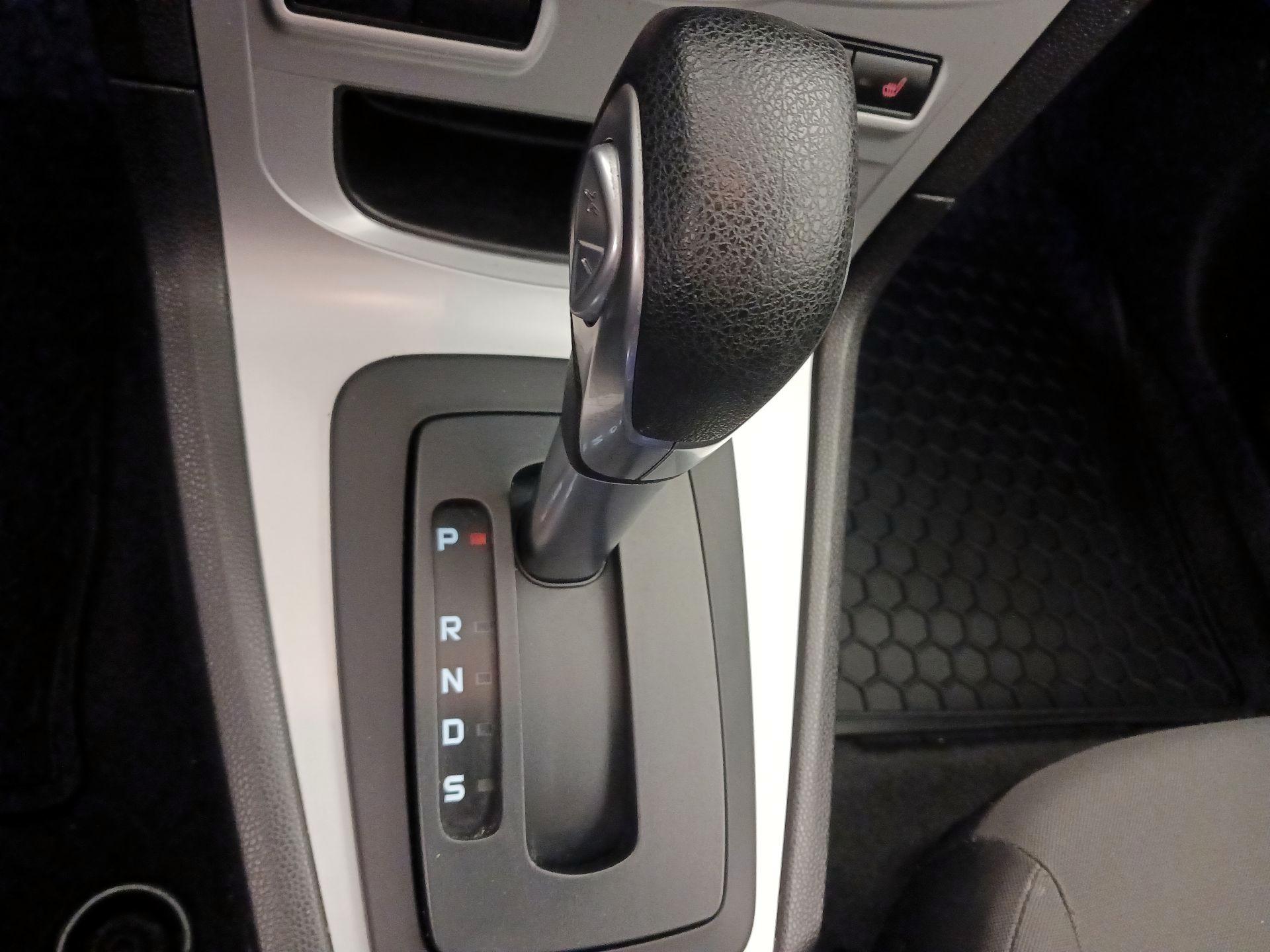 Thumbnail: 2014 Ford Fiesta - 16