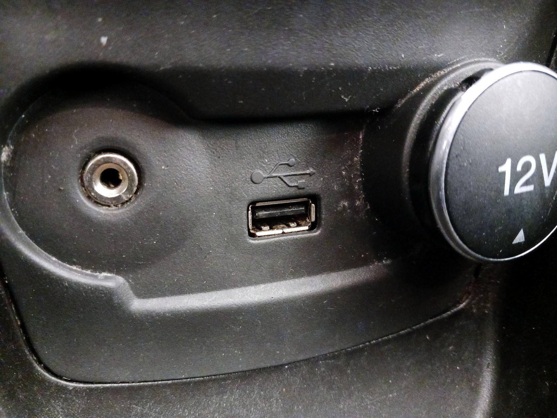 Thumbnail: 2014 Ford Fiesta - 17