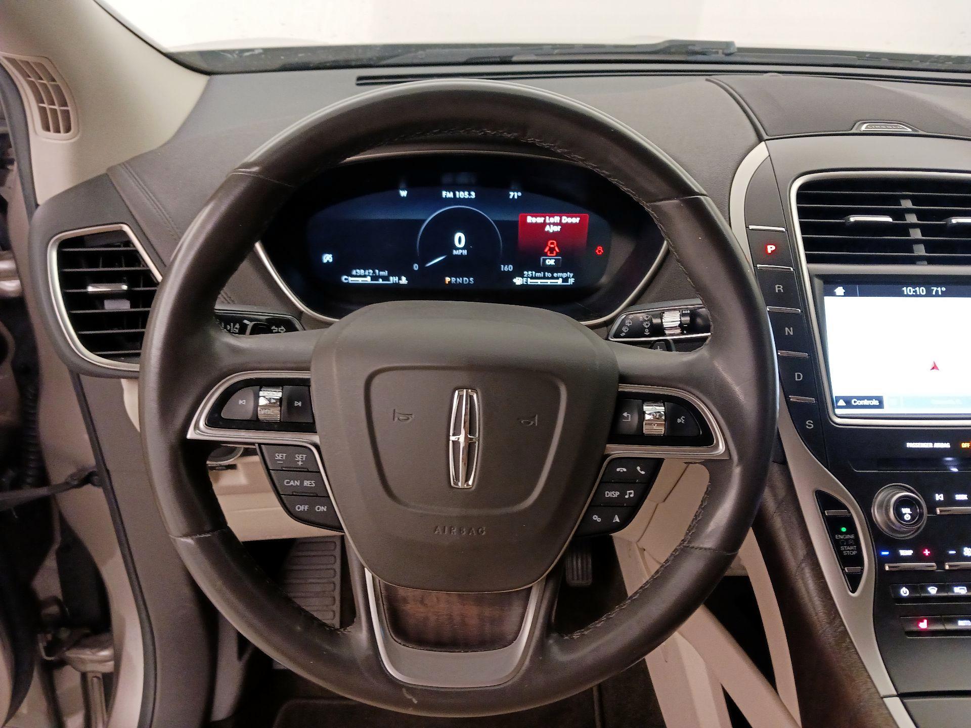 Thumbnail: 2019 Lincoln Nautilus - 10