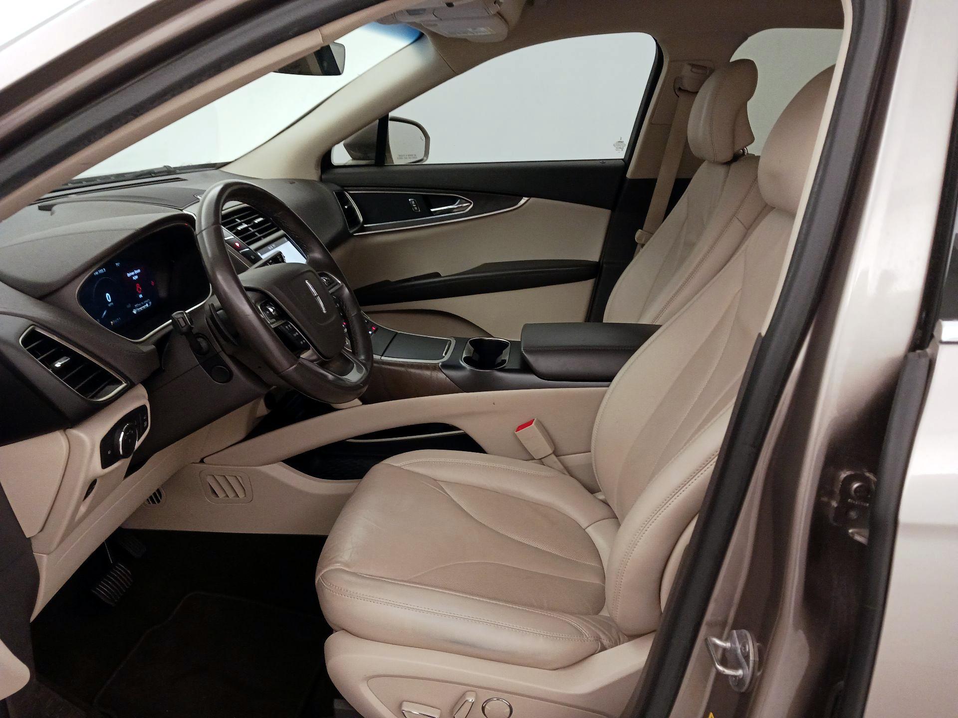 Thumbnail: 2019 Lincoln Nautilus - 11