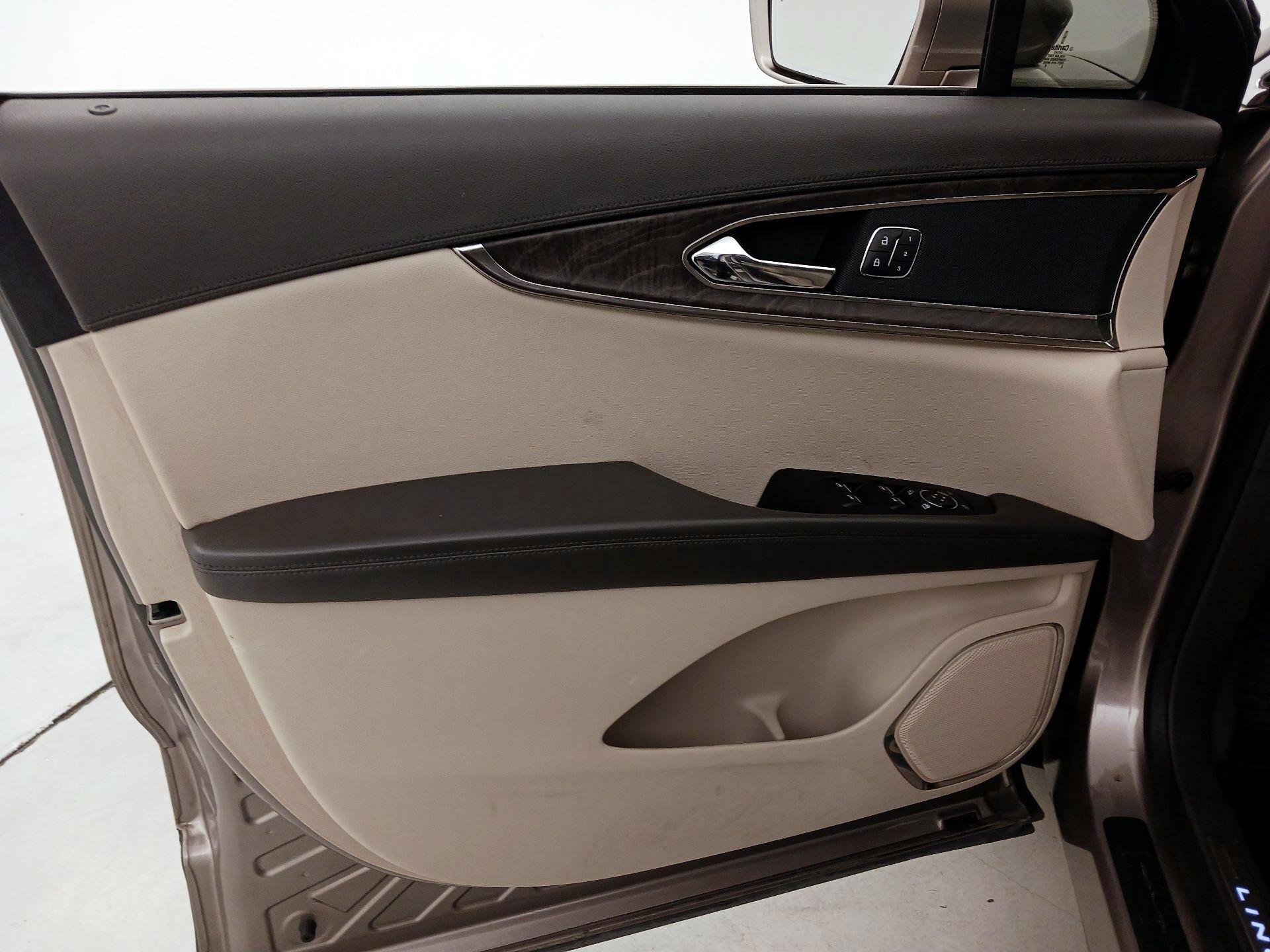 Thumbnail: 2019 Lincoln Nautilus - 12