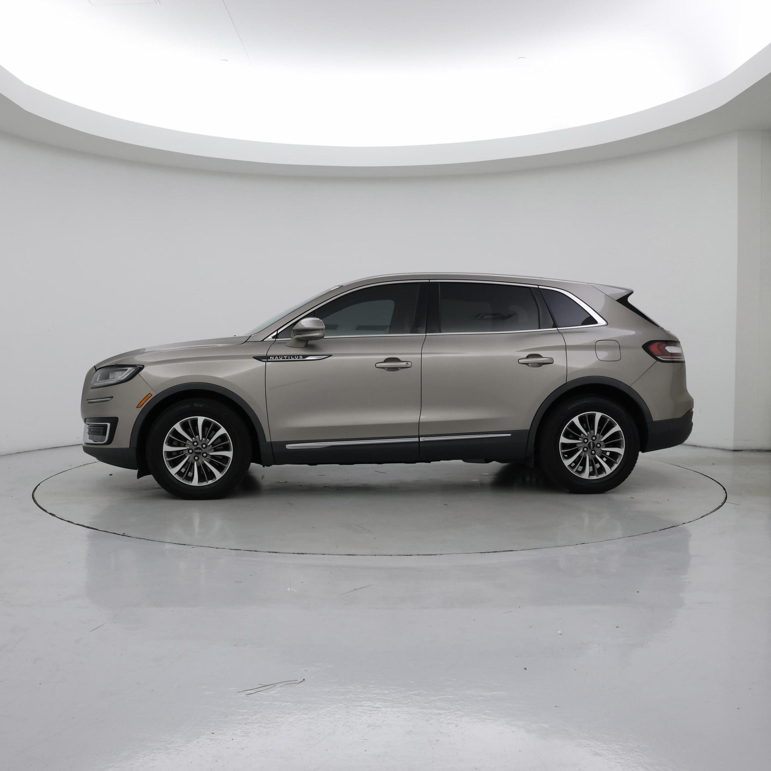 Thumbnail: 2019 Lincoln Nautilus - 3