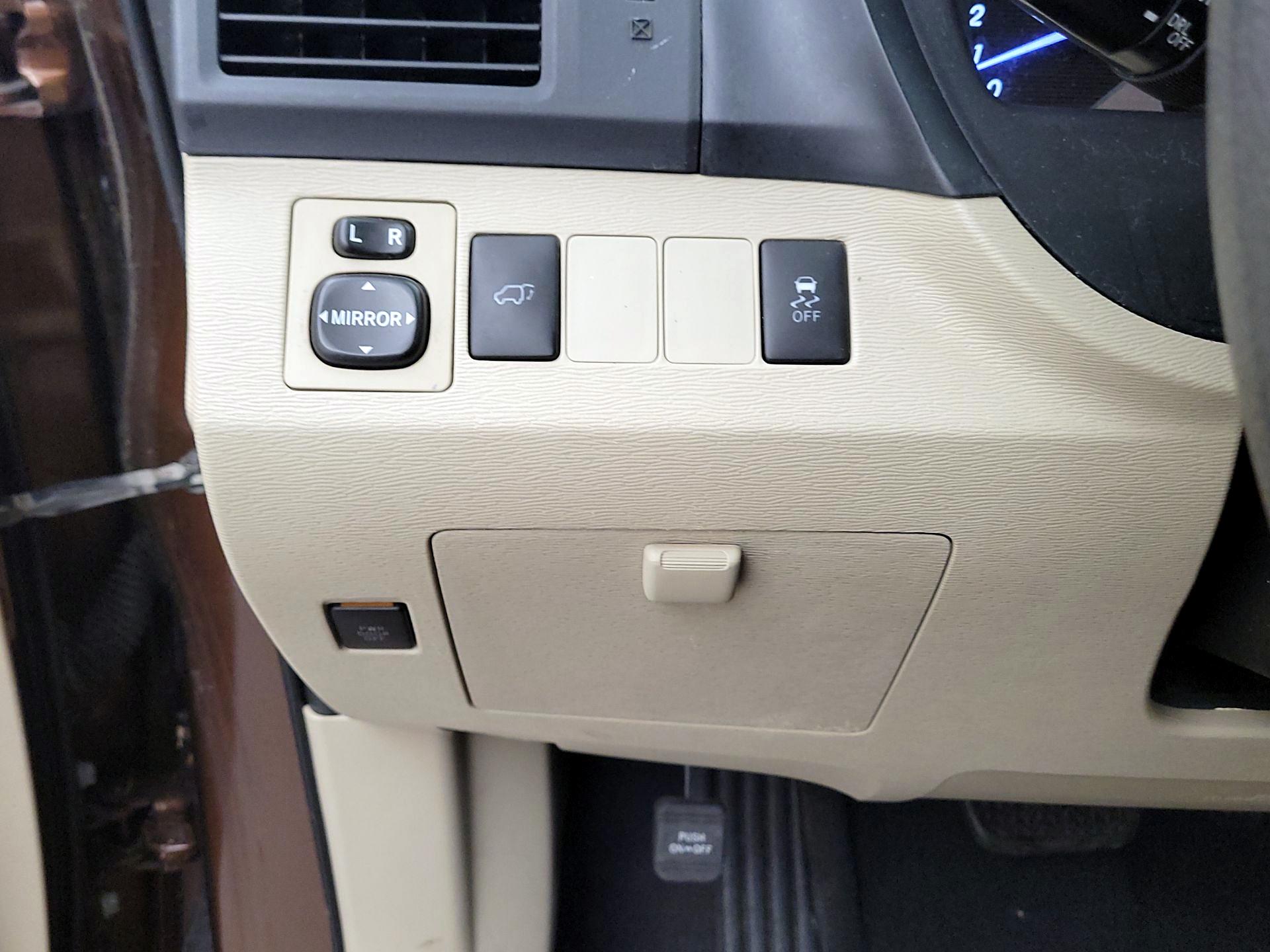 Thumbnail: 2013 Toyota Venza - 13