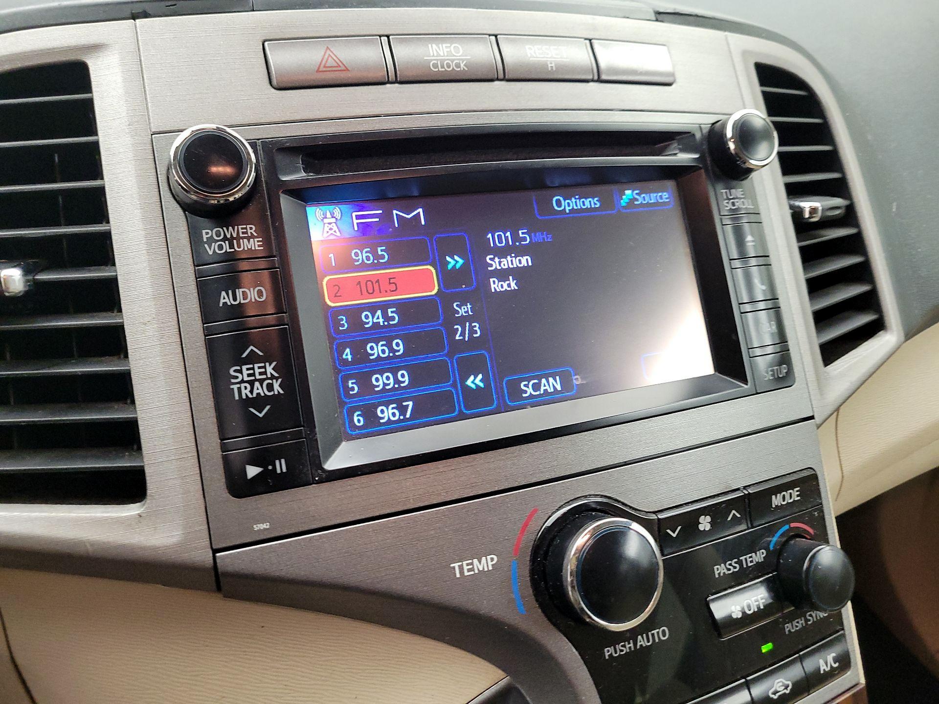 Thumbnail: 2013 Toyota Venza - 15