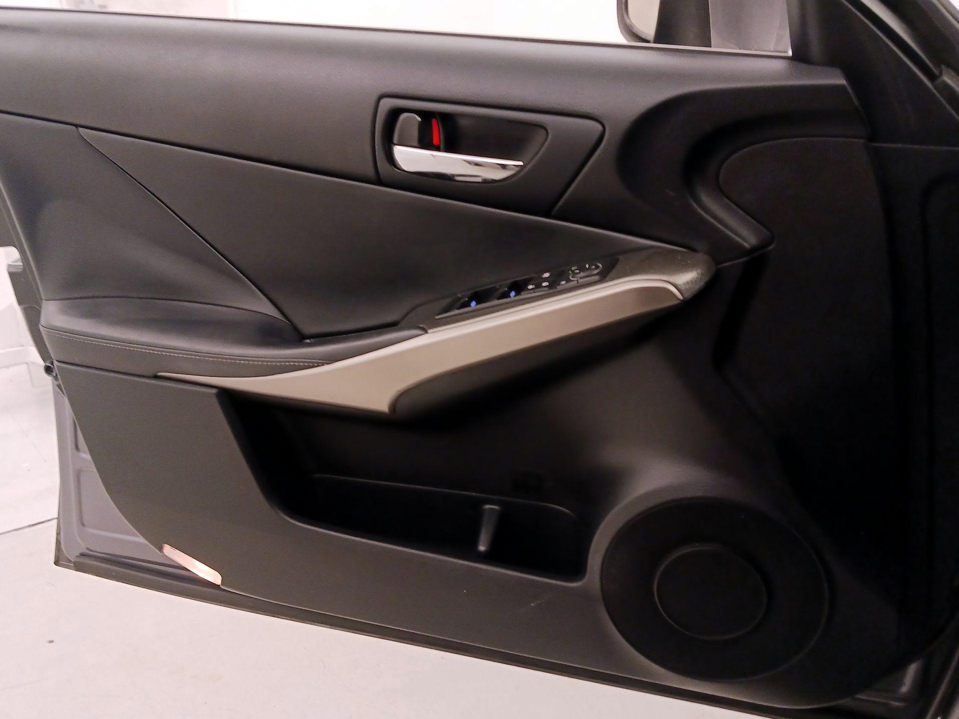 Thumbnail: 2014 Lexus IS - 12
