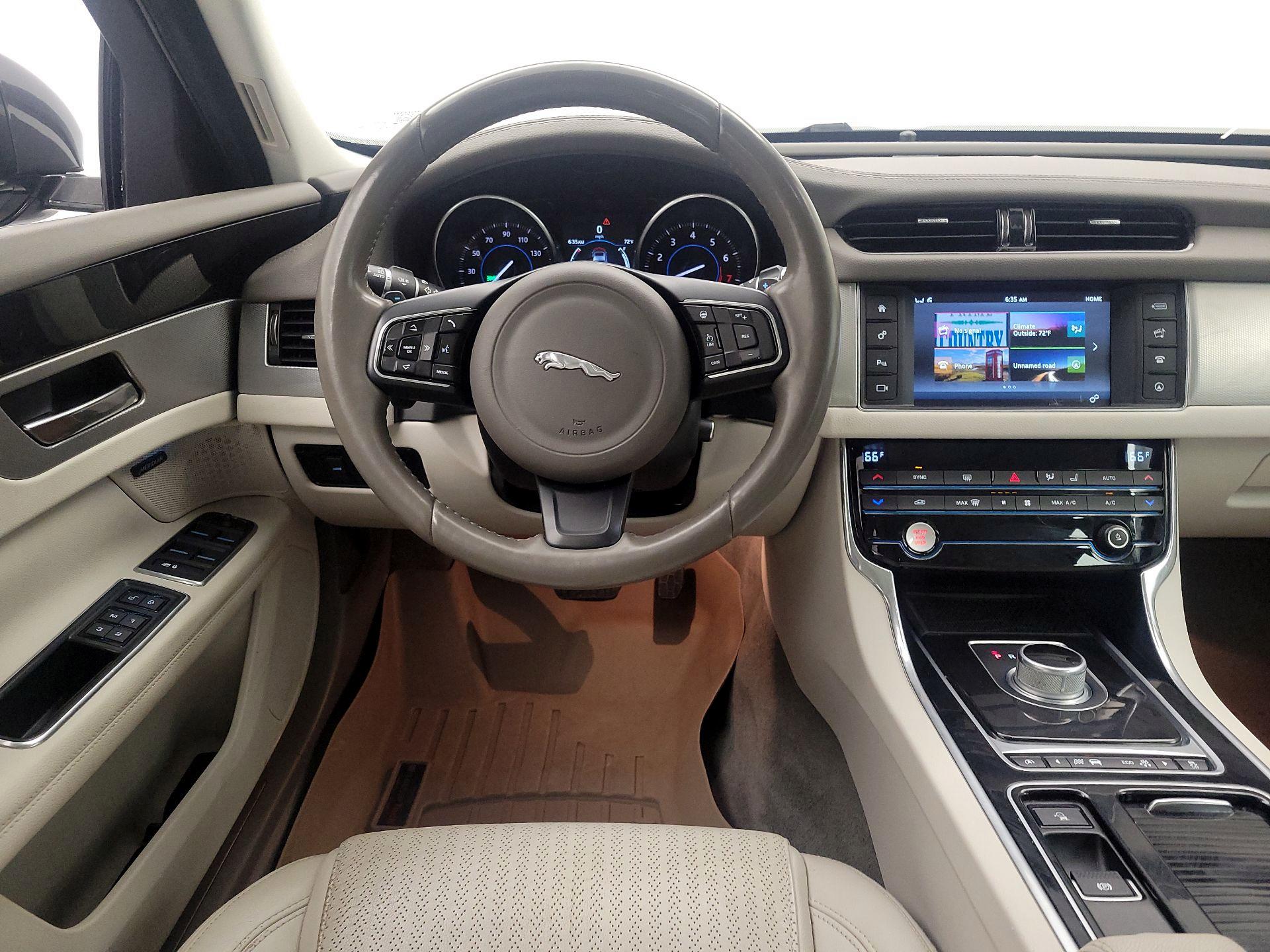 Thumbnail: 2016 Jaguar XF - 9