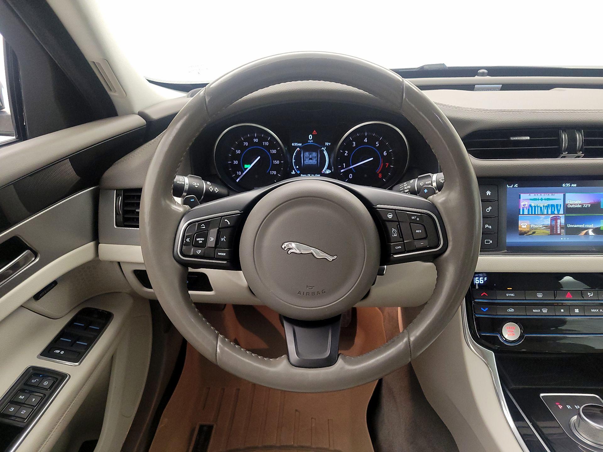 Thumbnail: 2016 Jaguar XF - 10