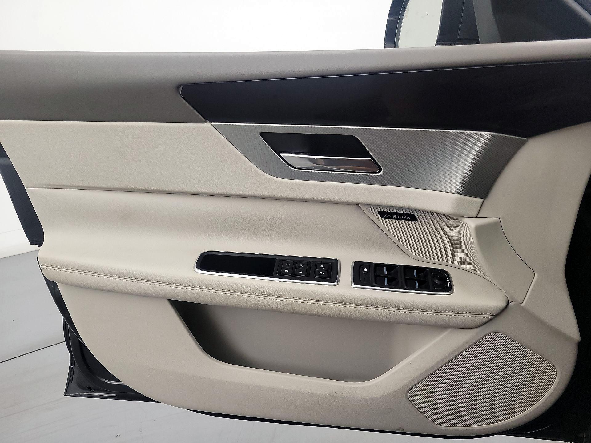 Thumbnail: 2016 Jaguar XF - 12