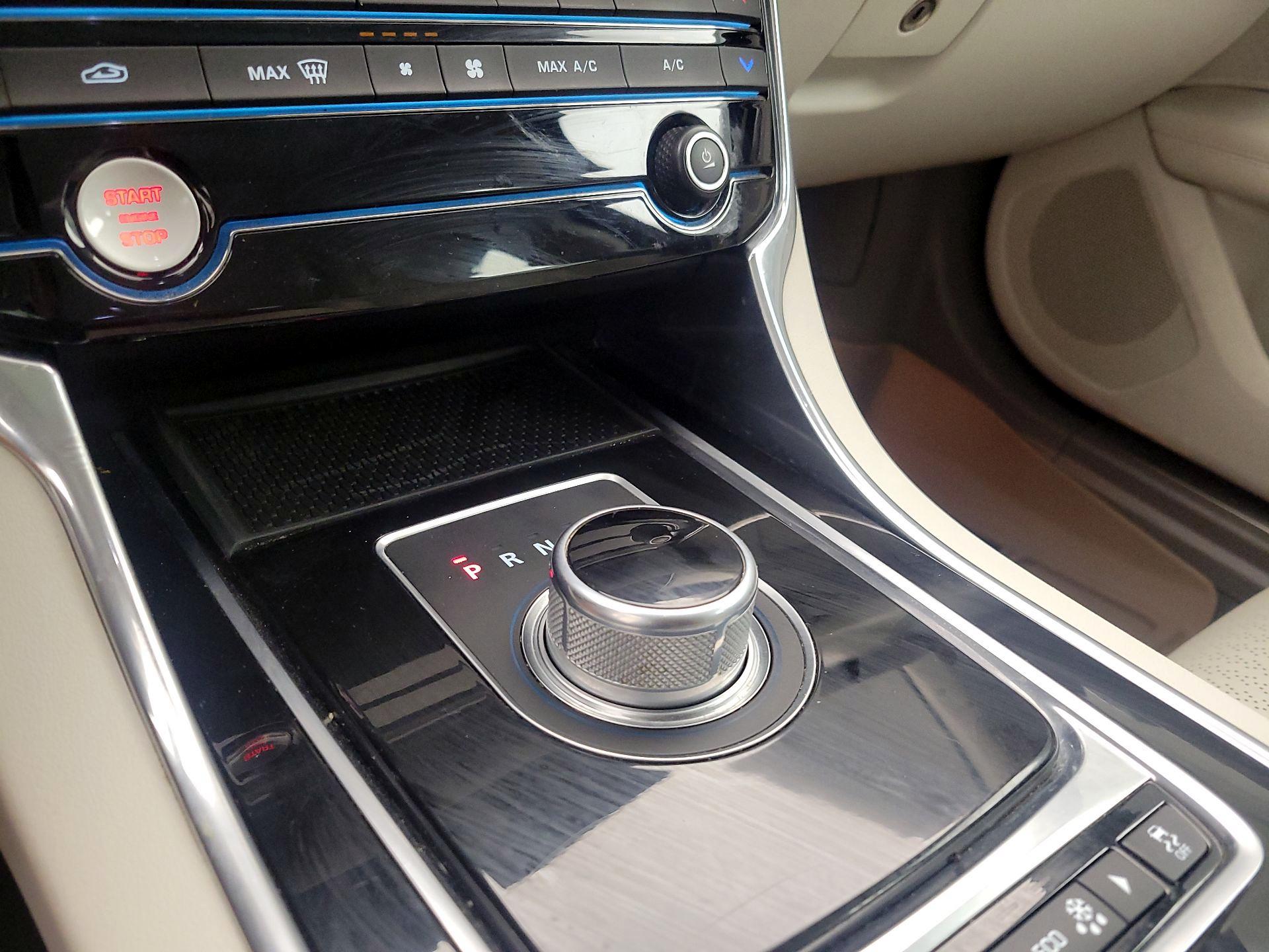 Thumbnail: 2016 Jaguar XF - 15