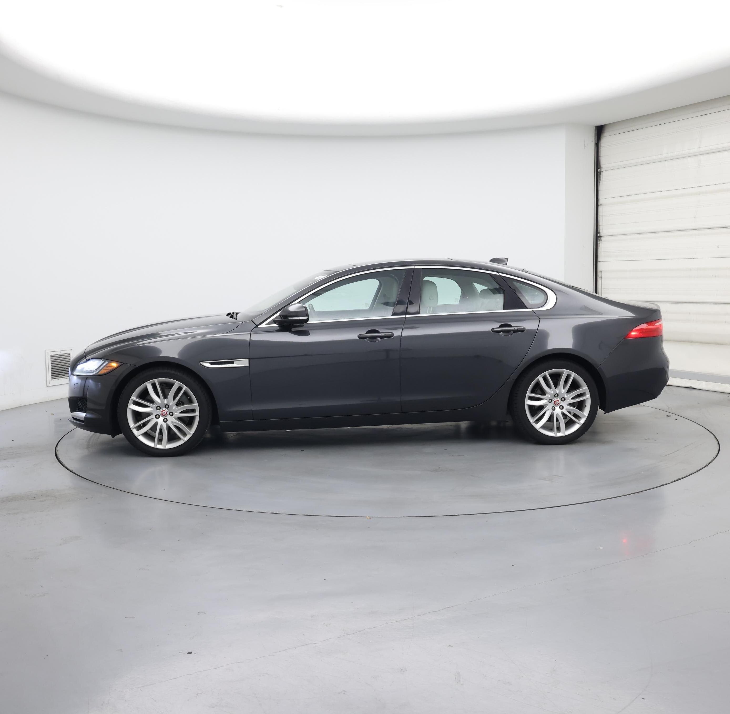 Thumbnail: 2016 Jaguar XF - 3