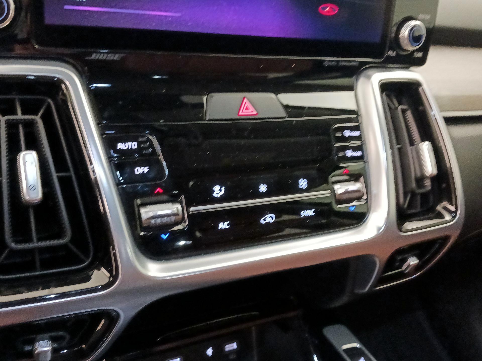 Thumbnail: 2022 Kia Sorento - 17