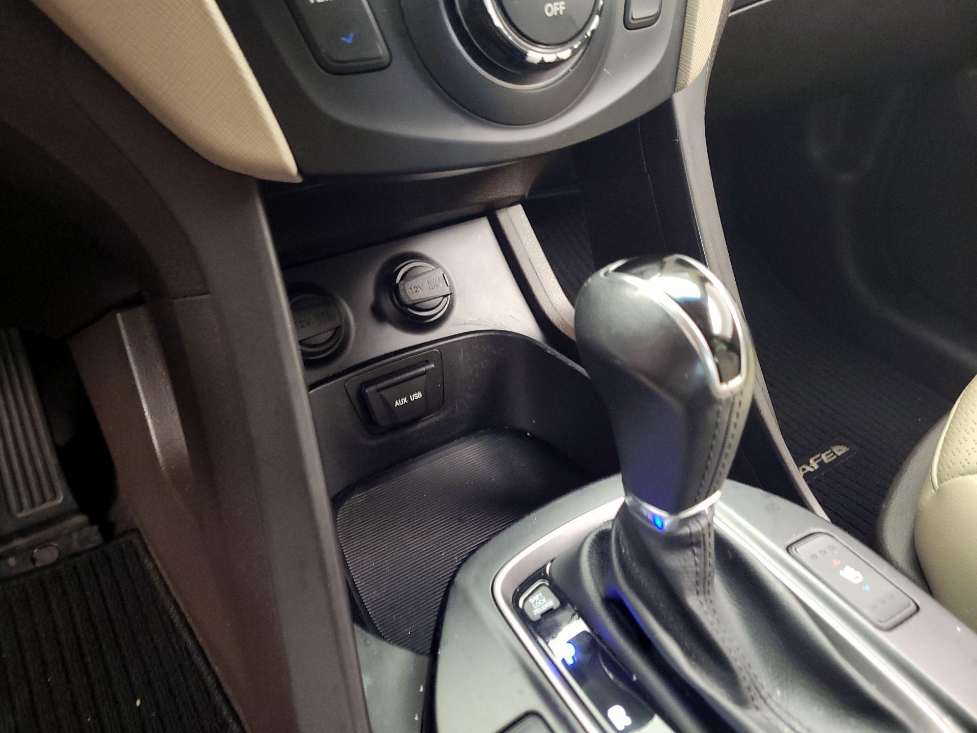 Thumbnail: 2015 Hyundai Santa Fe - 17