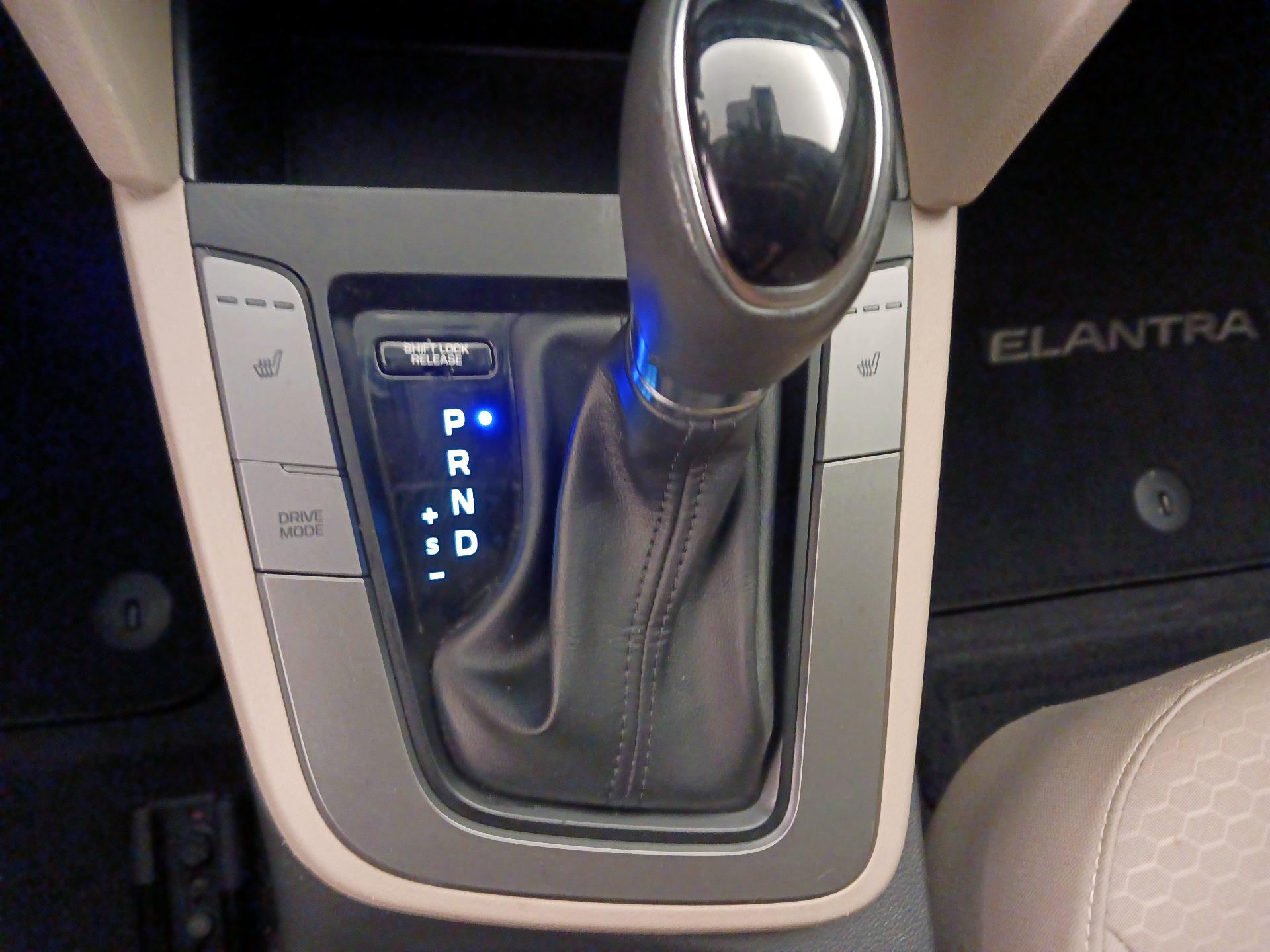 Thumbnail: 2020 Hyundai Elantra - 17