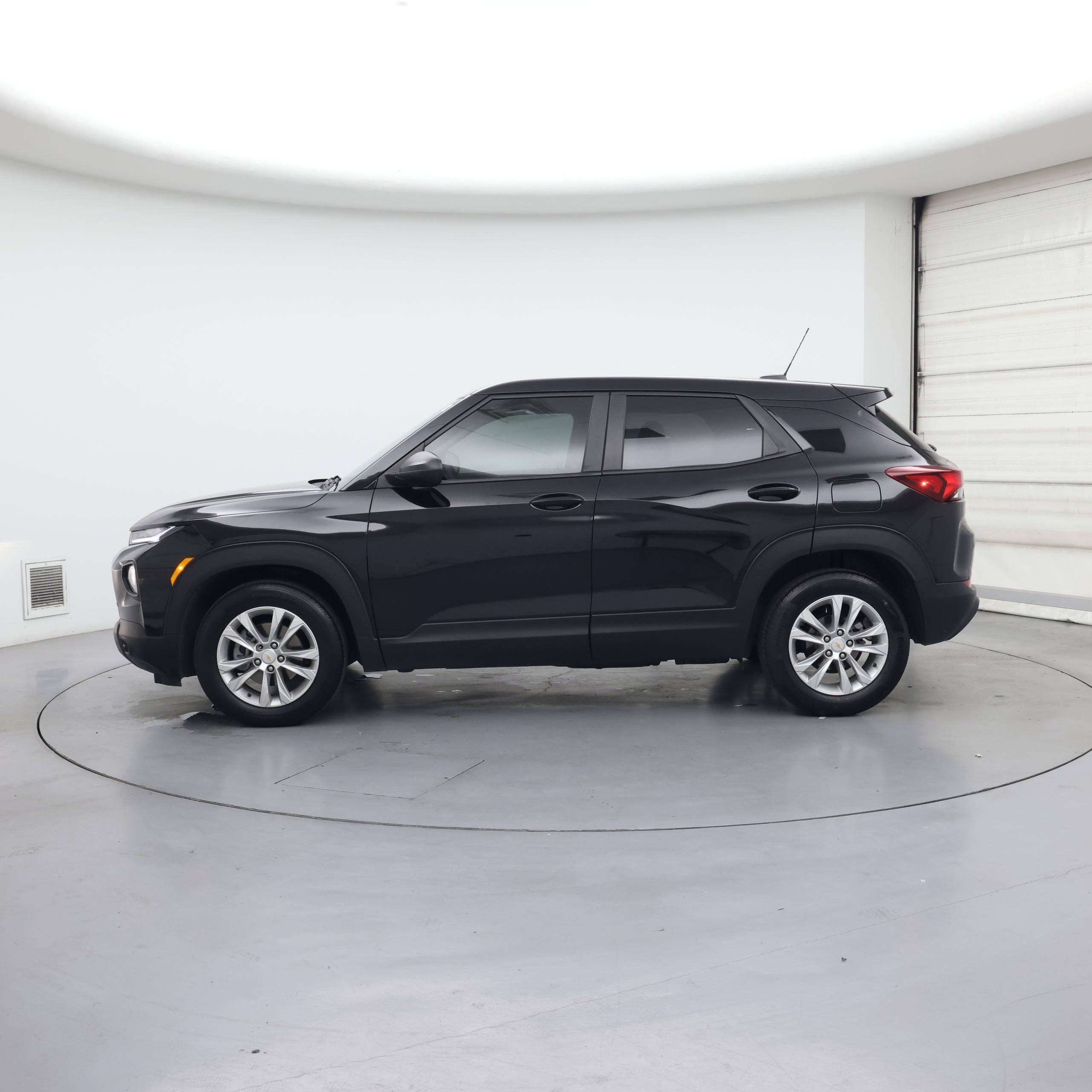 Thumbnail: 2023 Chevrolet TrailBlazer - 3
