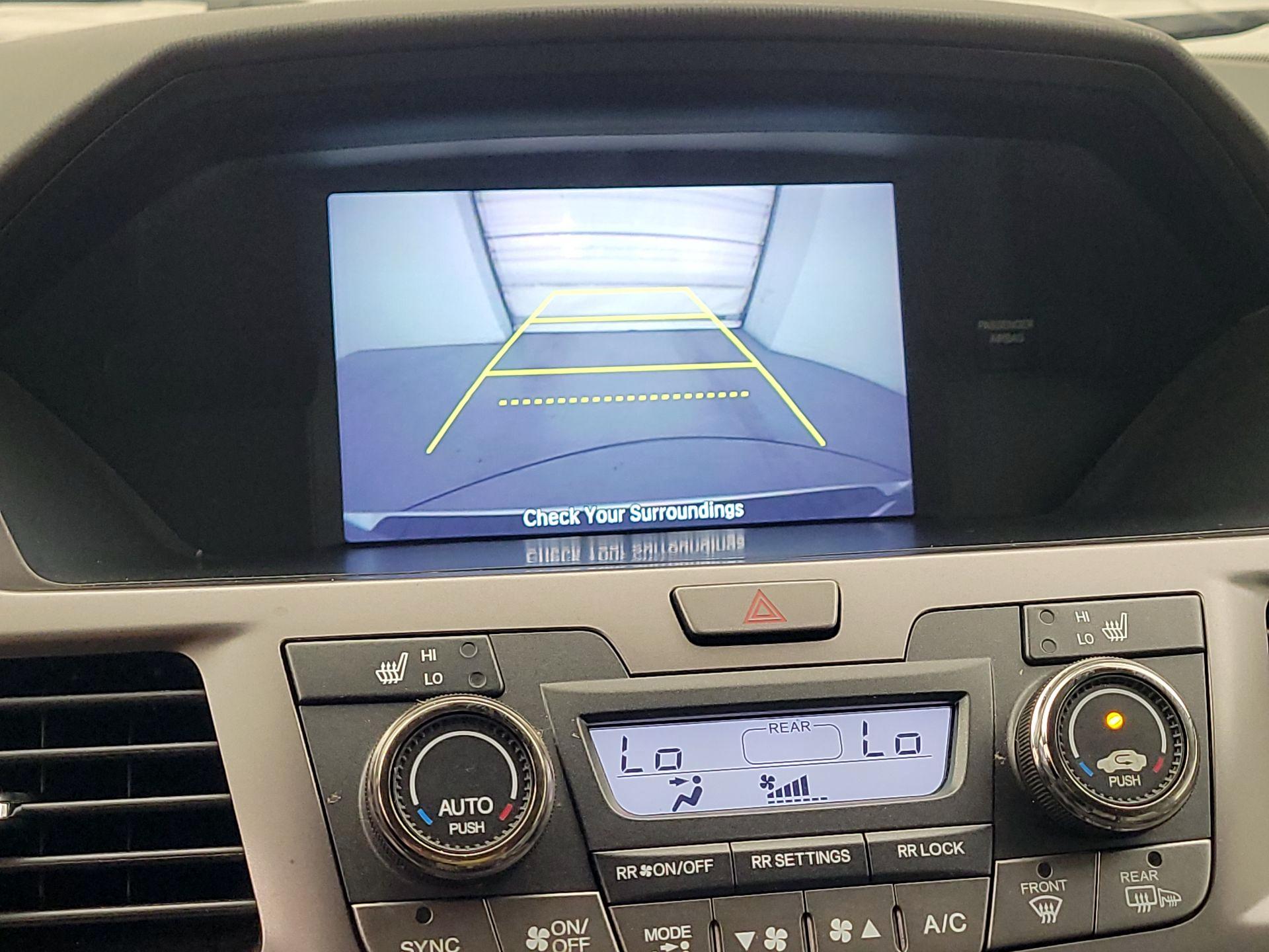 Thumbnail: 2015 Honda Odyssey - 14