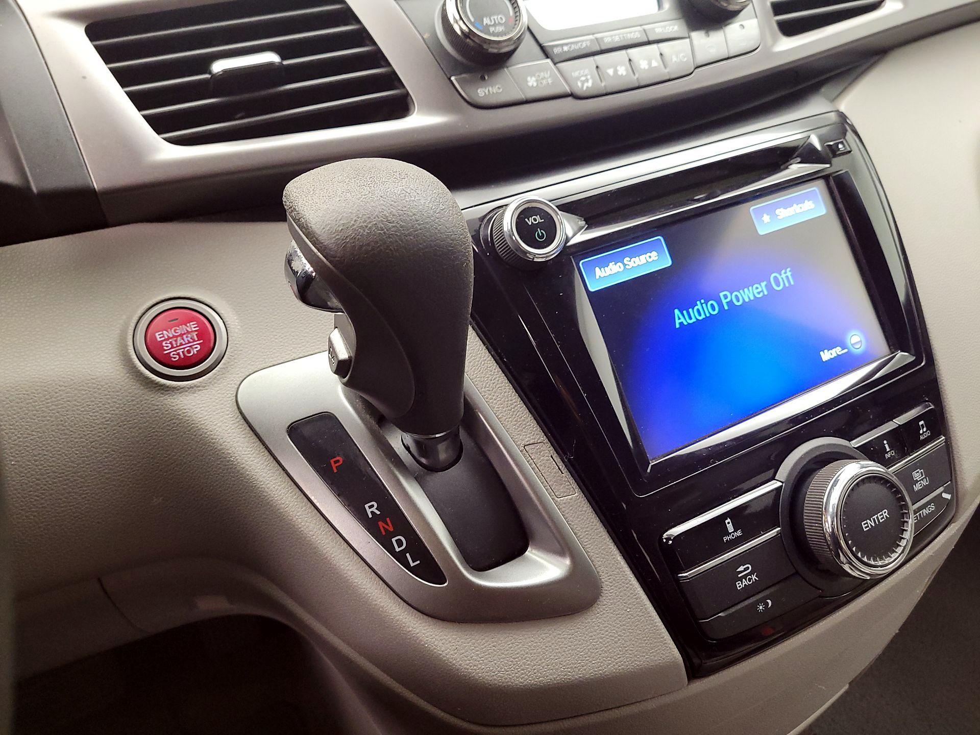 Thumbnail: 2015 Honda Odyssey - 17
