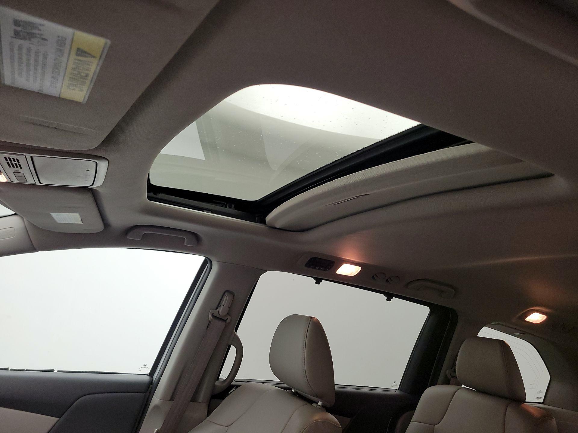Thumbnail: 2015 Honda Odyssey - 19