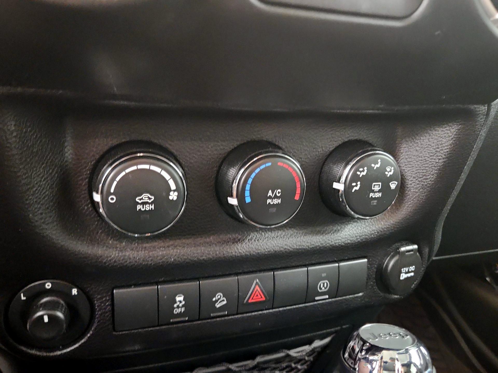 Thumbnail: 2017 Jeep Wrangler - 14