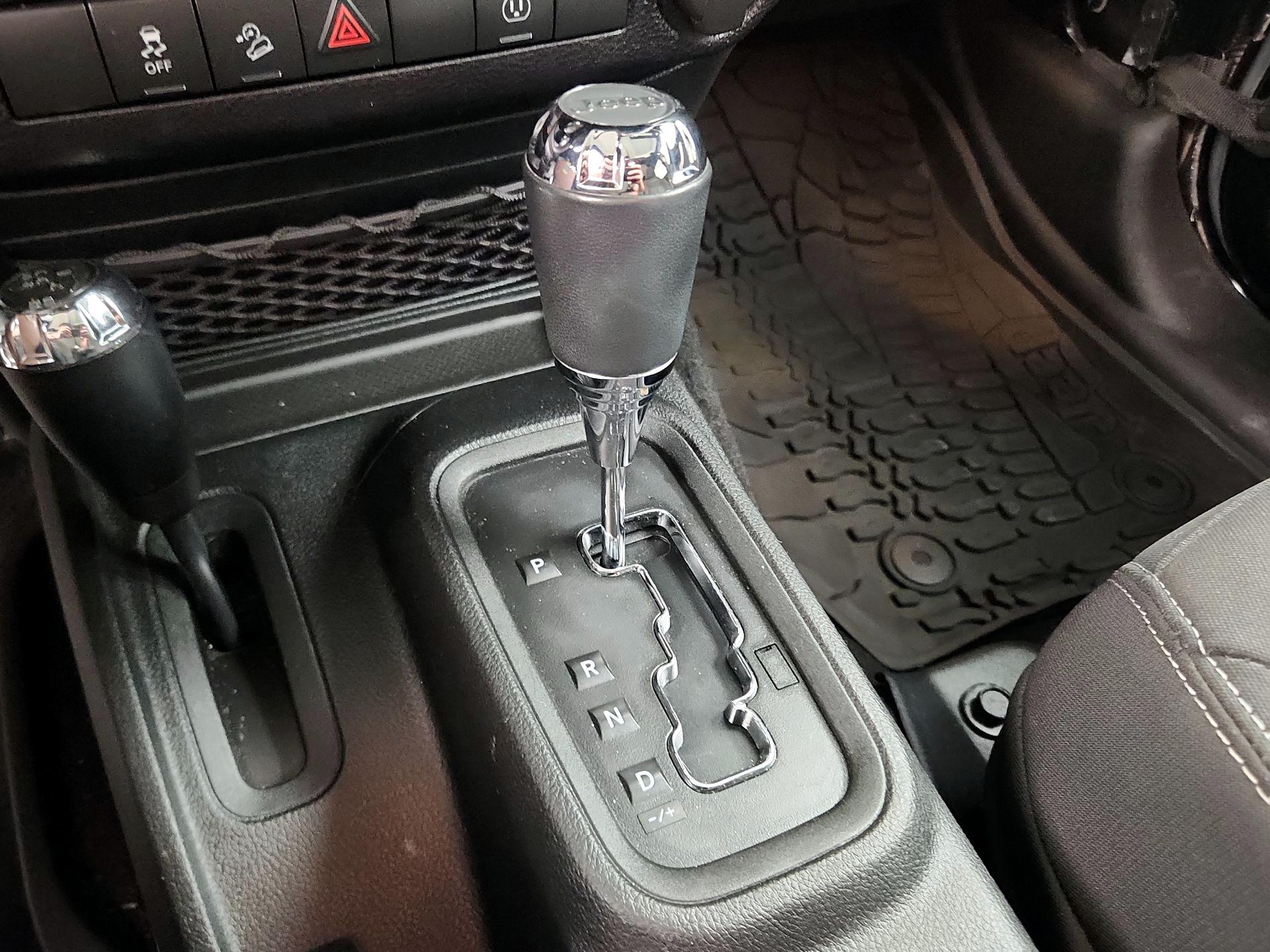 Thumbnail: 2017 Jeep Wrangler - 15