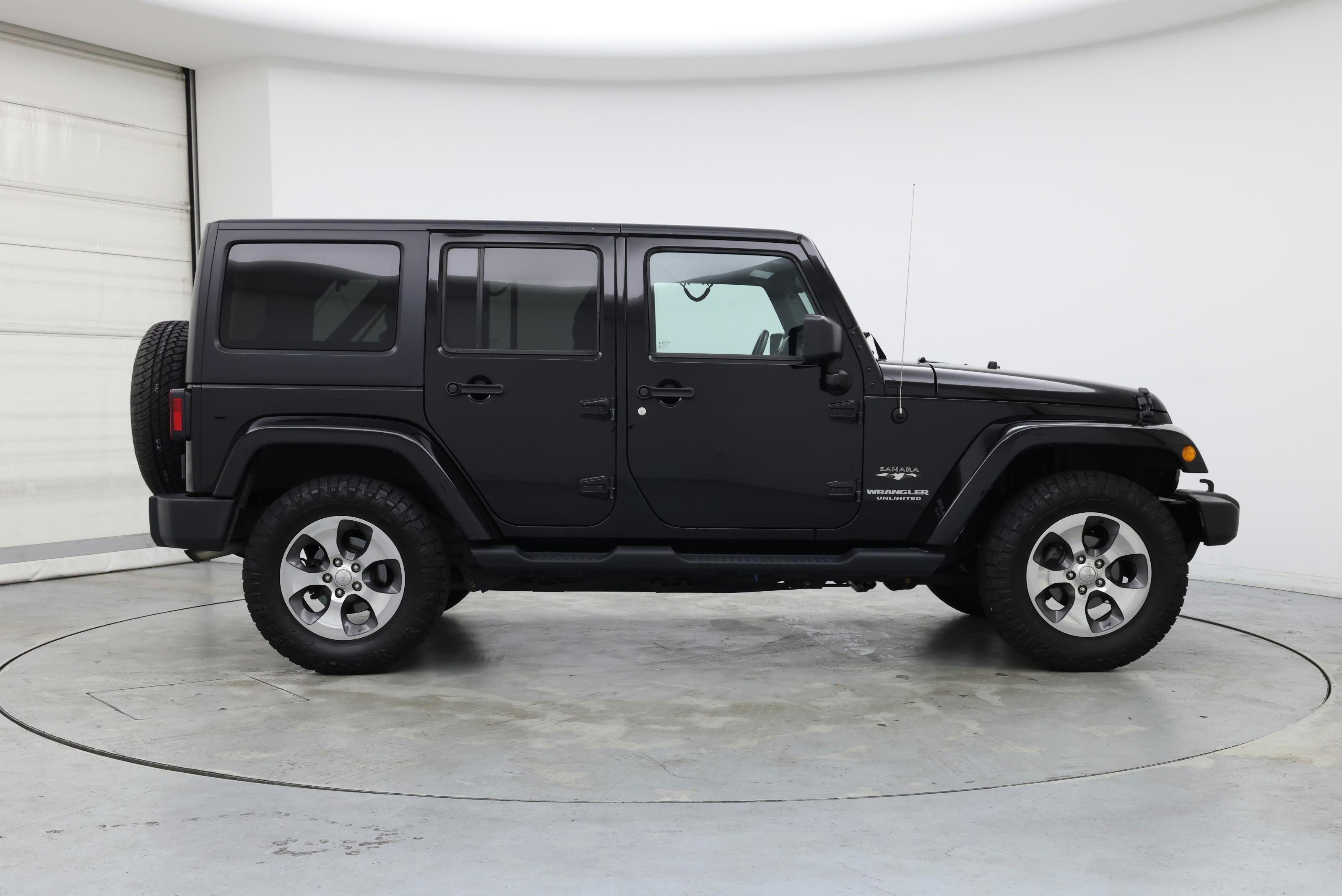 Thumbnail: 2017 Jeep Wrangler - 7