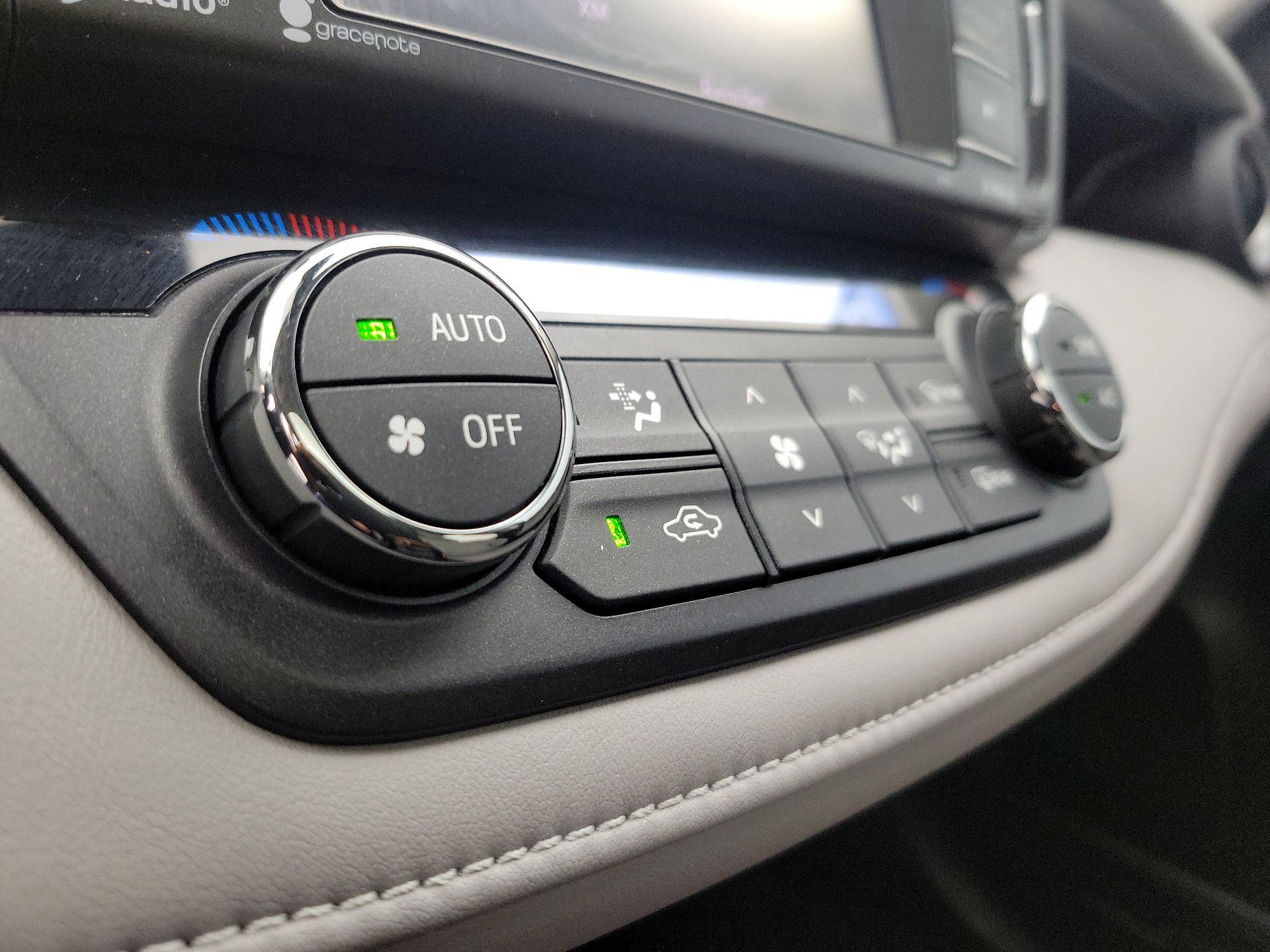 Thumbnail: 2017 Toyota RAV4 - 16