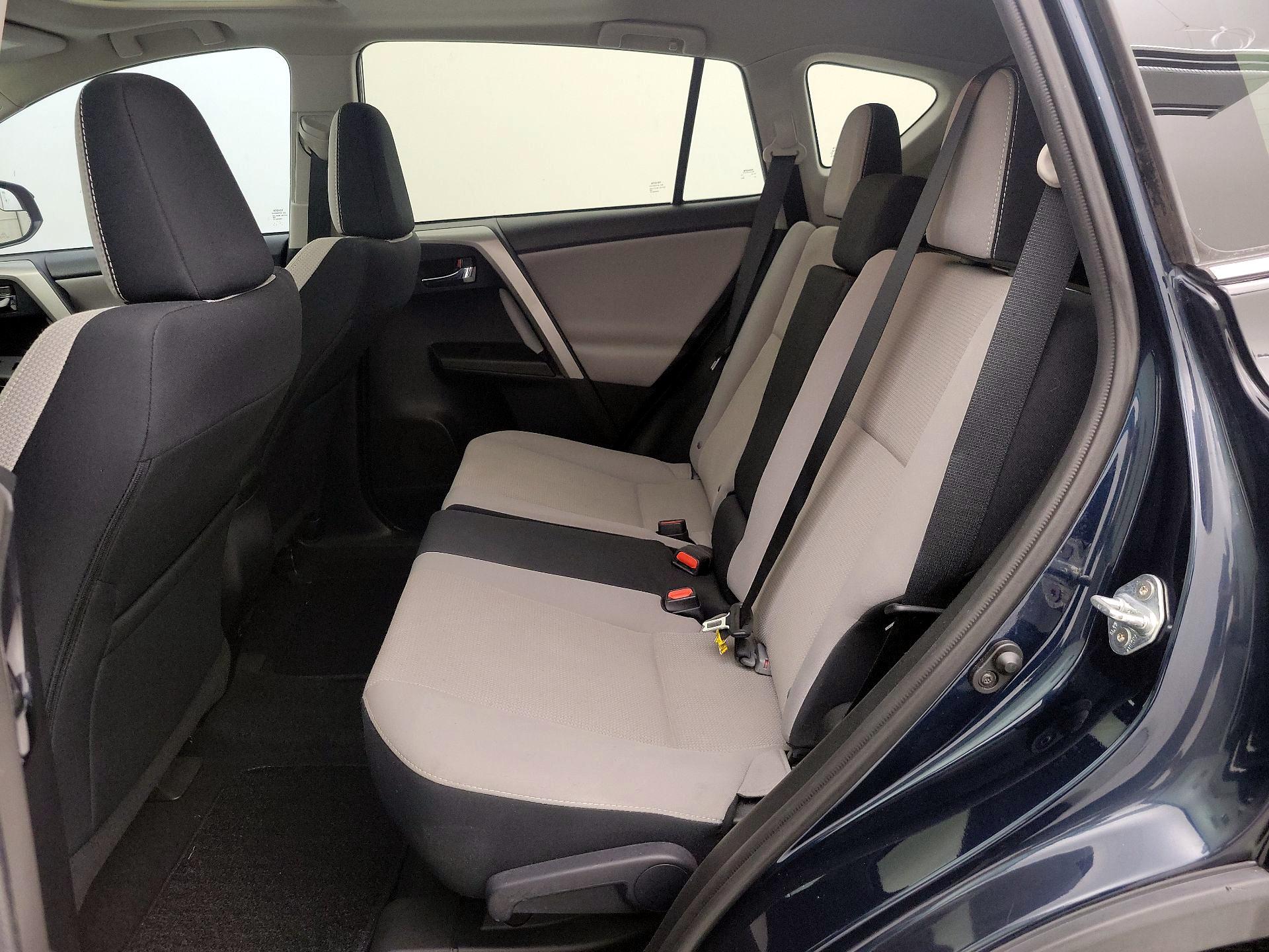 Thumbnail: 2017 Toyota RAV4 - 20