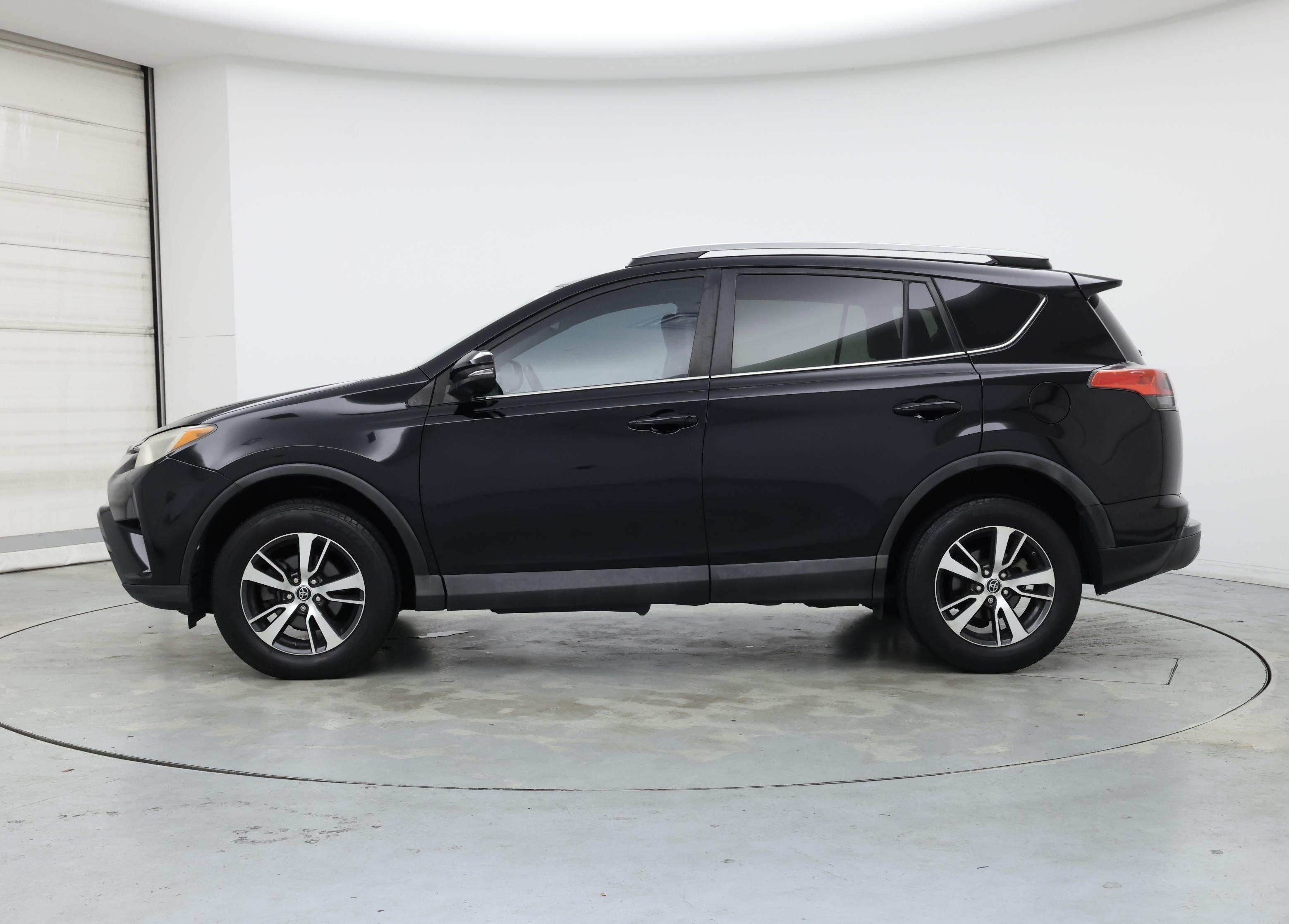 Thumbnail: 2017 Toyota RAV4 - 3