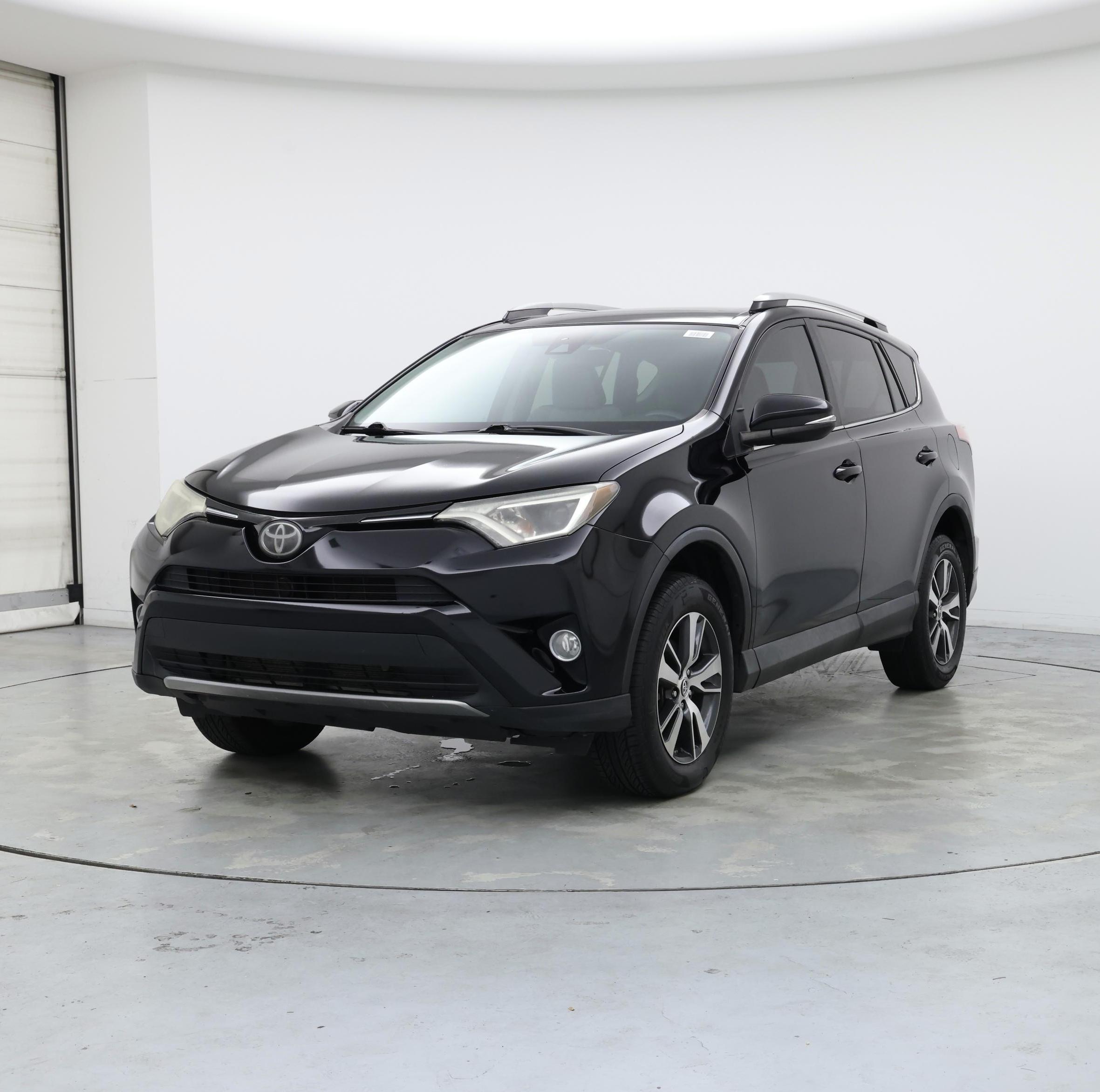 Thumbnail: 2017 Toyota RAV4 - 4